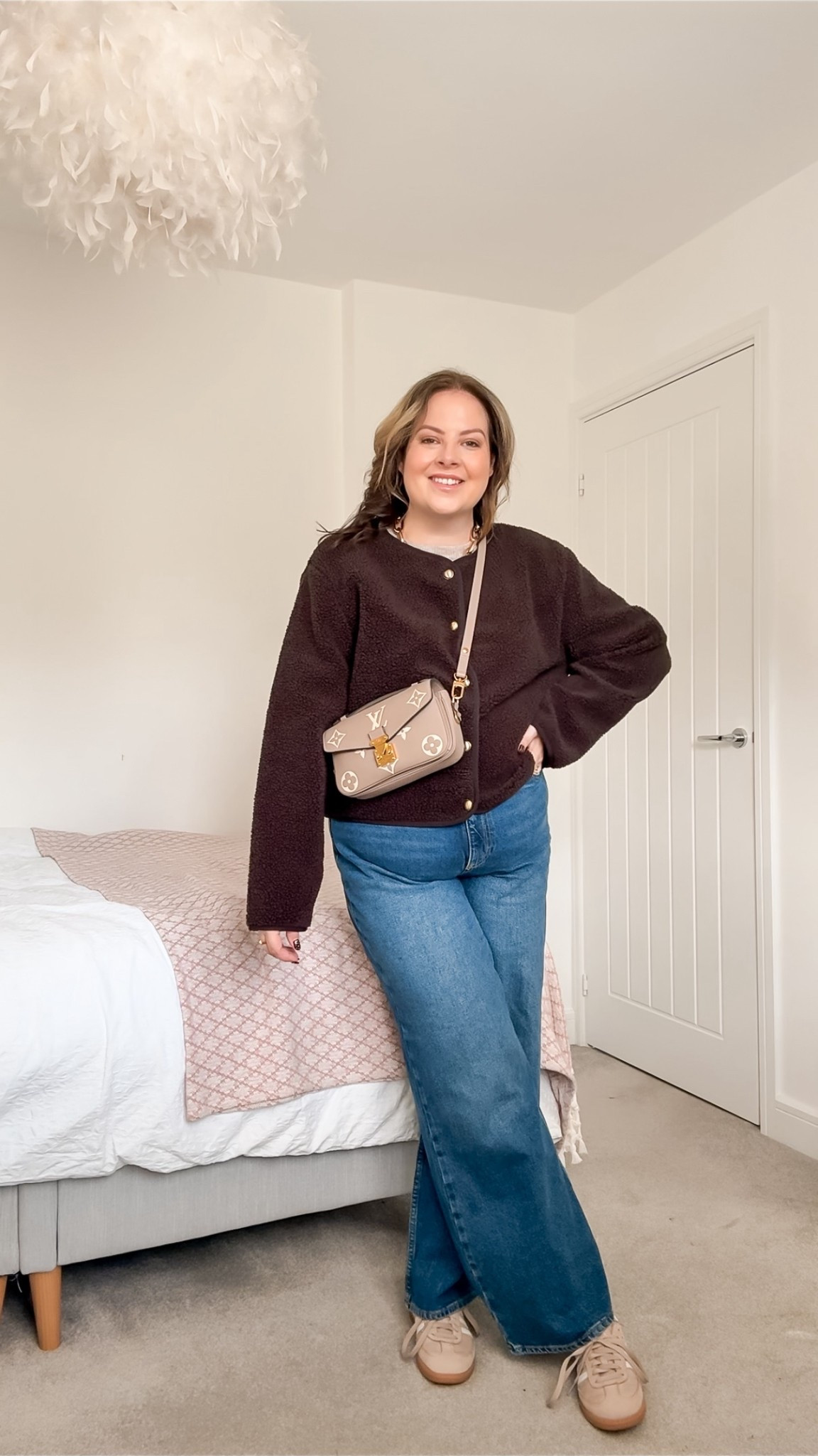 30 days of curvy autumn outfits | day 30 

Autumn outfits, midsize style, teddy jacket, brown outfits, cream knitwear, adidas sambas 