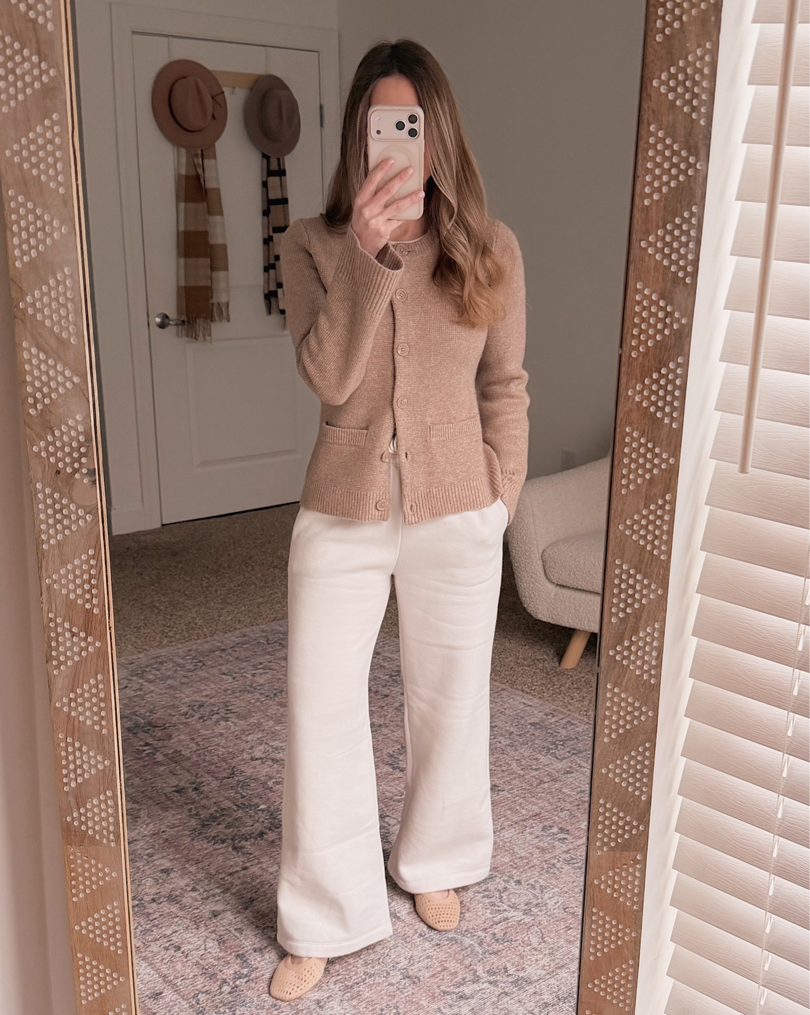 I love this cashmere sweater, especially for work! ￼

#LTKWorkwear #LTKValentine #LTKOver40