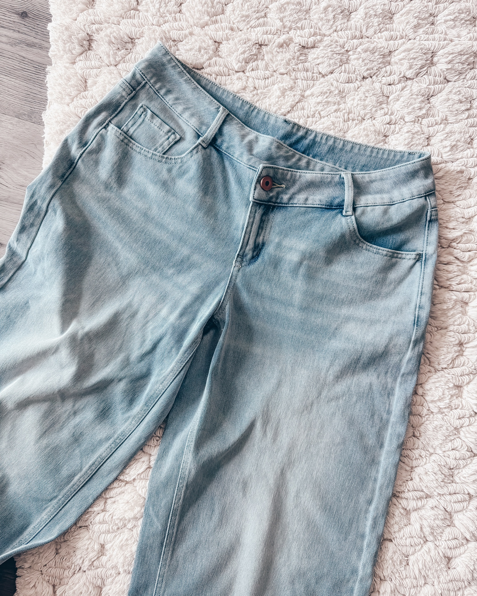🚨 On Sale
These Halara Flex Asymmetric Low Rise Baggy Jeans are giving effortless cool-girl energy with a modern twist. The asymmetric waistband adds the perfect edge, while the soft, stretchy denim makes them insanely comfortable (like… wear-all-day-and-never-want-to-take-off comfy).

The relaxed, wide-leg fit is super flattering and right on trend, and the washed light denim gives that lived-in, vintage vibe we all love. Plus—zipper pockets = functional AND cute (we love a practical moment). These are the jeans you throw on with a basic tee, sneakers, or a cropped jacket and instantly look put together without even trying.

low rise jeans • asymmetric jeans • baggy wide leg jeans • halara jeans review • stretchy denim jeans • comfy jeans women • light wash denim • casual everyday outfits • trendy jeans 2026 • relaxed fit denim • wide leg outfit ideas • zipper pocket jeans • vintage wash jeans • effortless style outfits

#LTKFinds #LTKDenim #HalaraStyle #WideLegJeans #BaggyJeans #DenimLover #CasualOutfit #EverydayStyle #StreetStyle #EffortlessStyle #NeutralStyle #SpringOutfits #OOTDInspo #ComfyChic #FashionFinds #TrendingNow #ChillOutfit #ModernMinimal

#LTKSaleAlert #LTKWorkwear #LTKootd