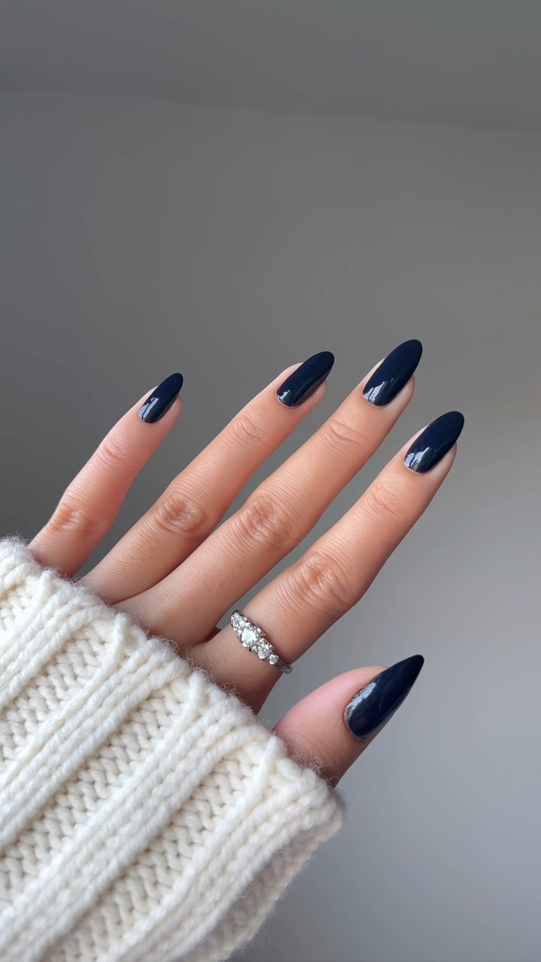 navy nails for winter? yes pls 💙 

#LTKbeauty #LTKSeasonal