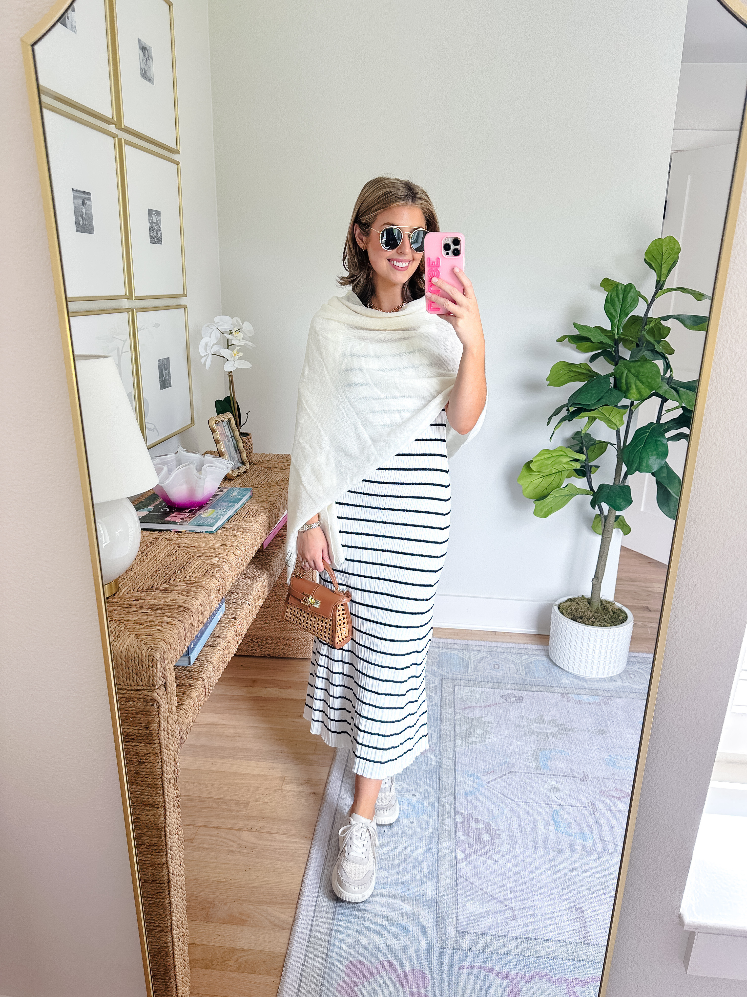 Travel outfit idea! Wearing an S in dresss