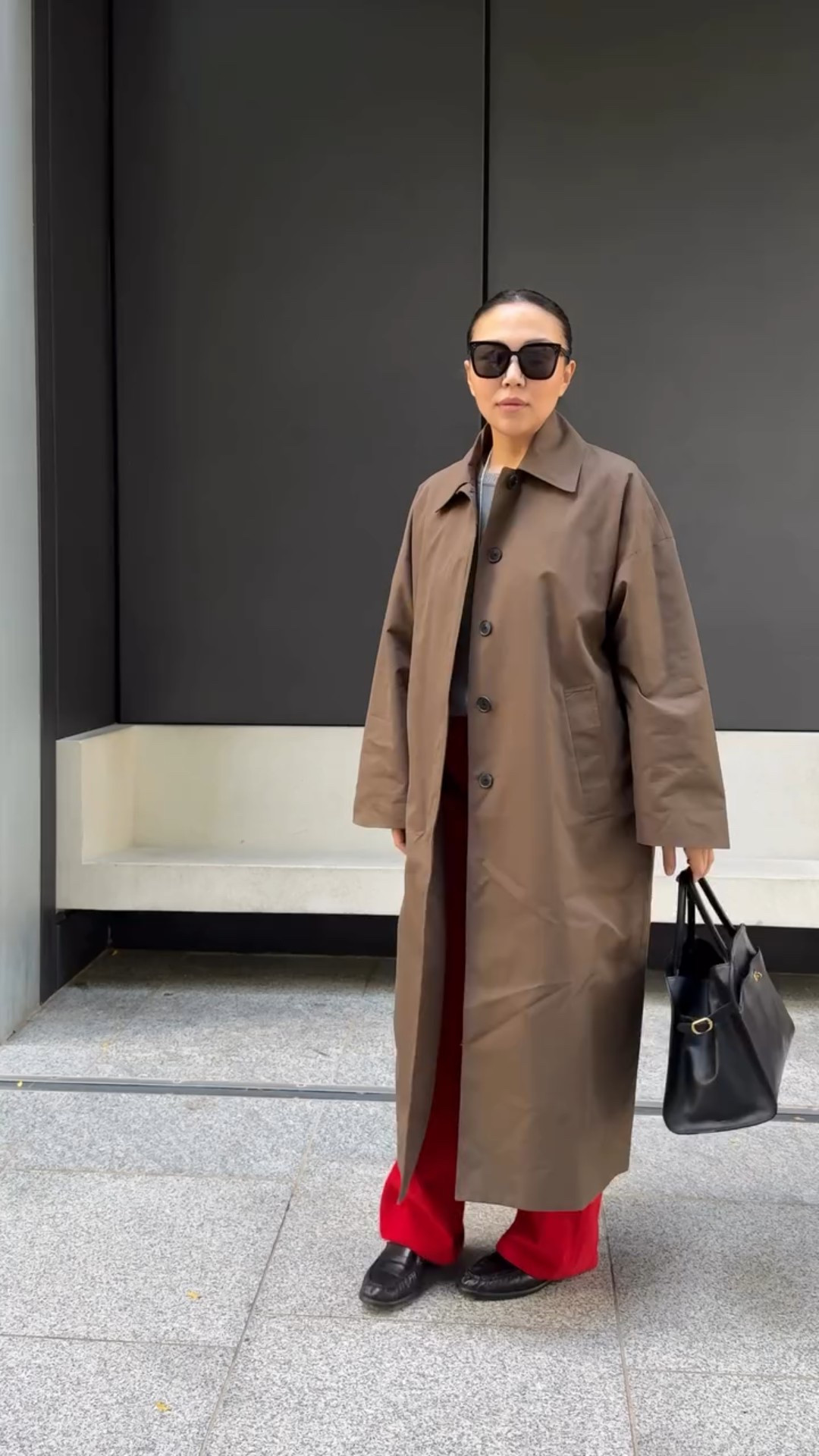 Sunday outfit 🧥

Top - @cosstores 
Trousers -  @rohe_frames