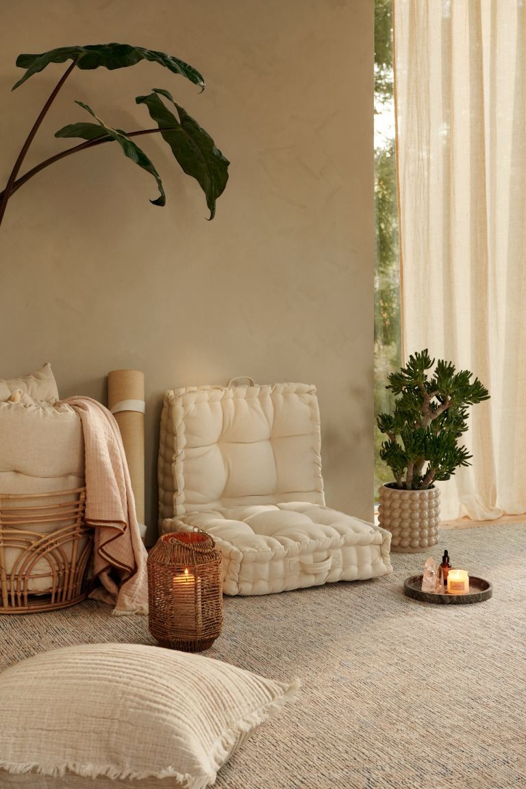Crinkled linen-blend cushion cover | H&M (UK, MY, IN, SG, PH, TW, HK)