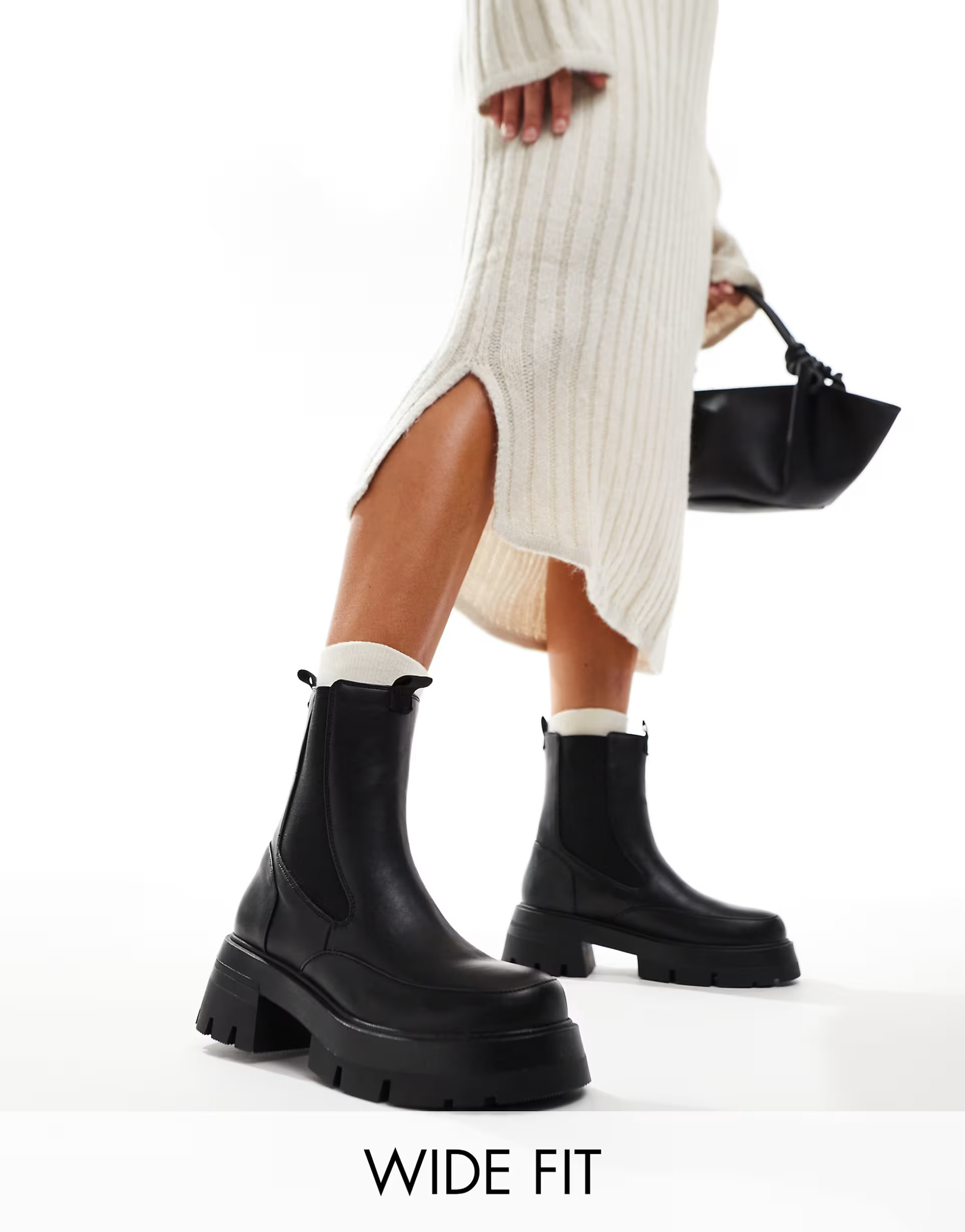 Public Desire – Impulsive – Chelsea-Stiefel in Schwarz mit klobiger Sohle, weite Passform | ASOS (Global)