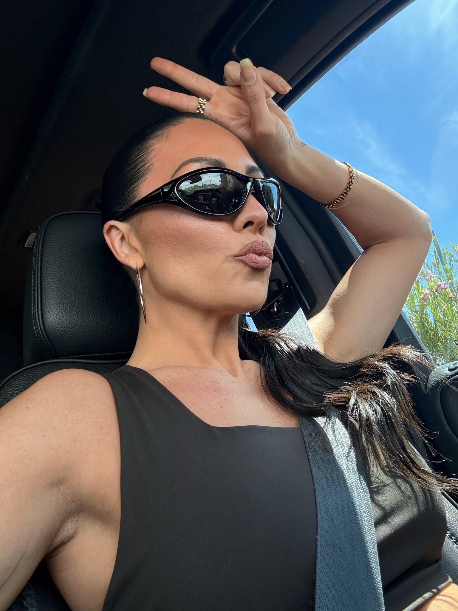 Sunday errands ✌🏽 sharing todays active sunglasses from Amazon and my active set

#LTKmomlife #LTKootd #LTKActive