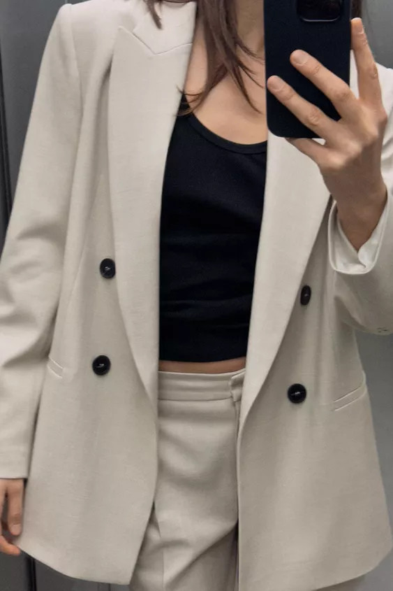 Long sleeve blazer with a lapel collar and shoulder pads. Featuring front welt pockets and double... | Zara UK