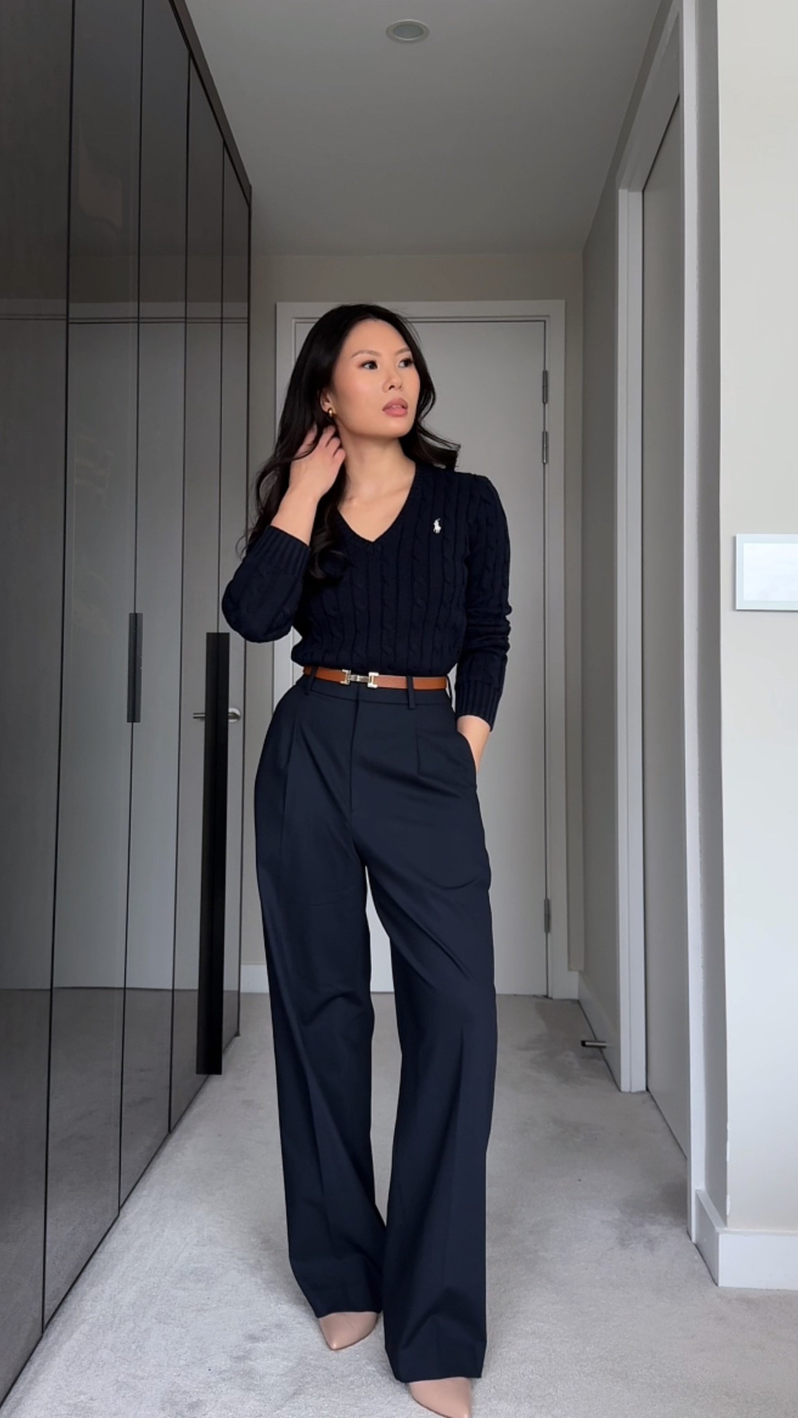 Navy monochrome office outfit

Jumper • XXS
Belt • XS
Trousers • XXS

#LTKautumn #LTKuk #LTKworkwear