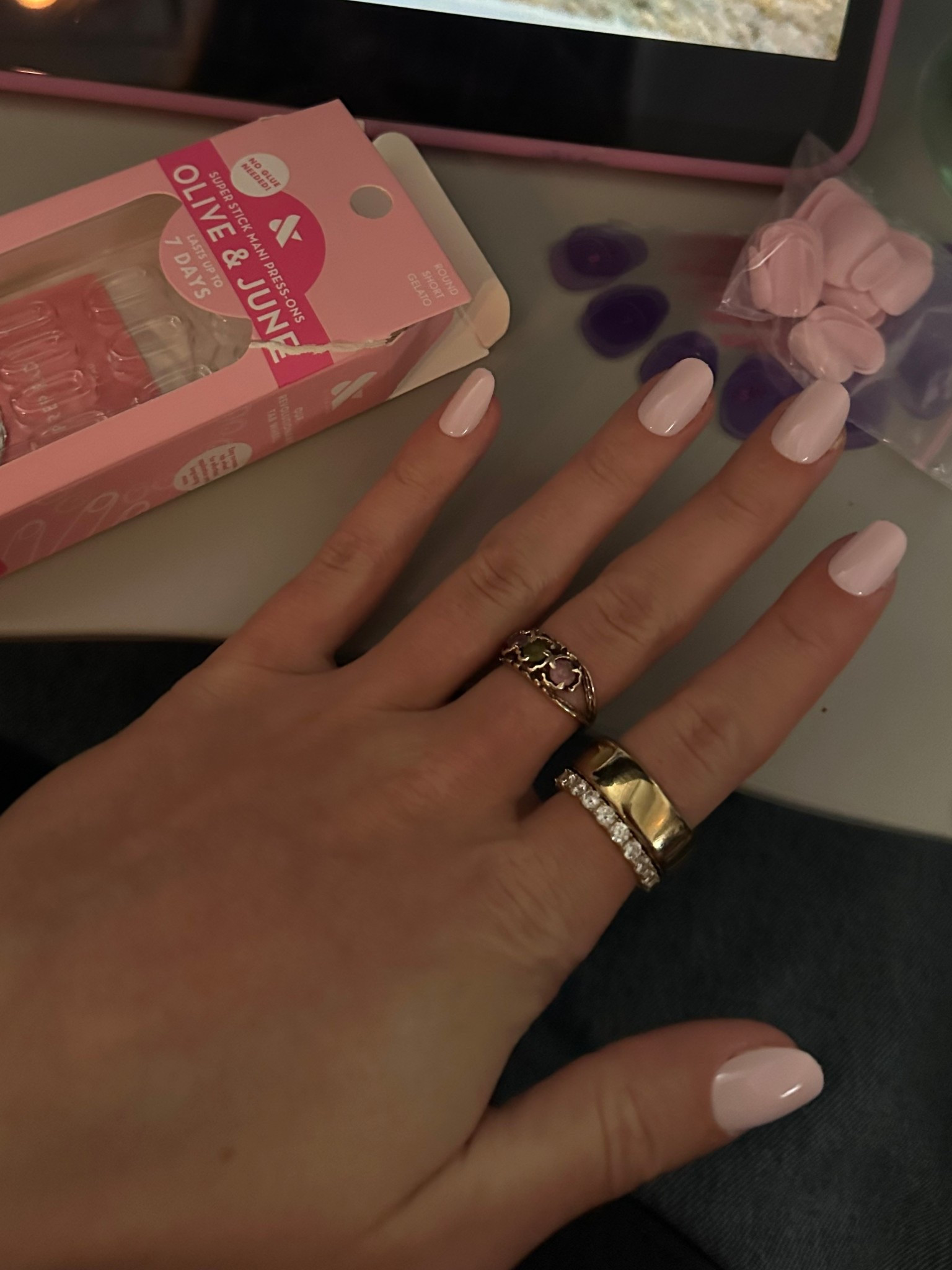 A sweet baby pink mani.
 
“I would like two scoops of this perfect sweet pink color, please. ” XO SGT
Easy On, Easy Off
Lasts up to 7 days
No Glue Needed

#LTKBeauty #LTKCon #LTKFindsUnder50