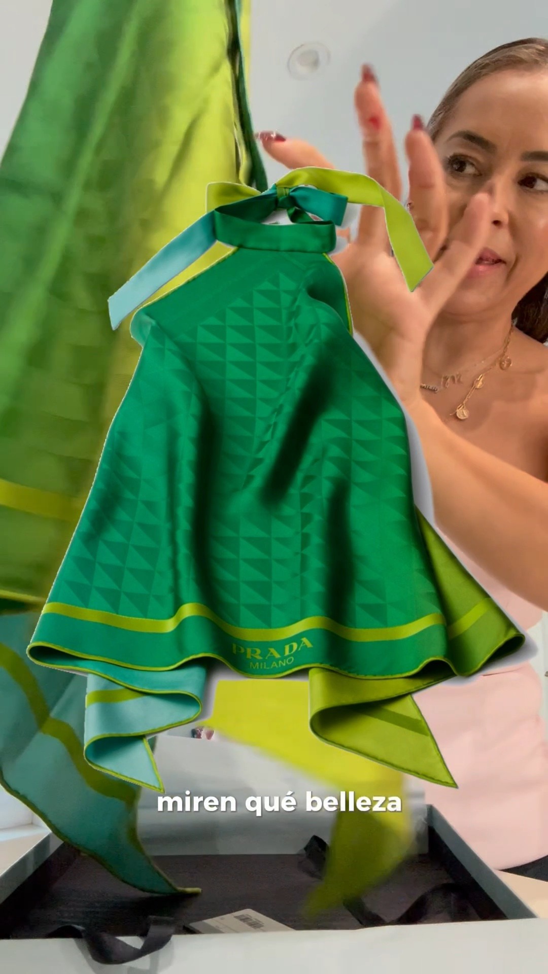 La sensación de esta temporada que sé que amarás!! 

El cuello alto y la espalda descubierta! 

#LTKStyleTip #LTKSeasonal #LTKGiftGuide