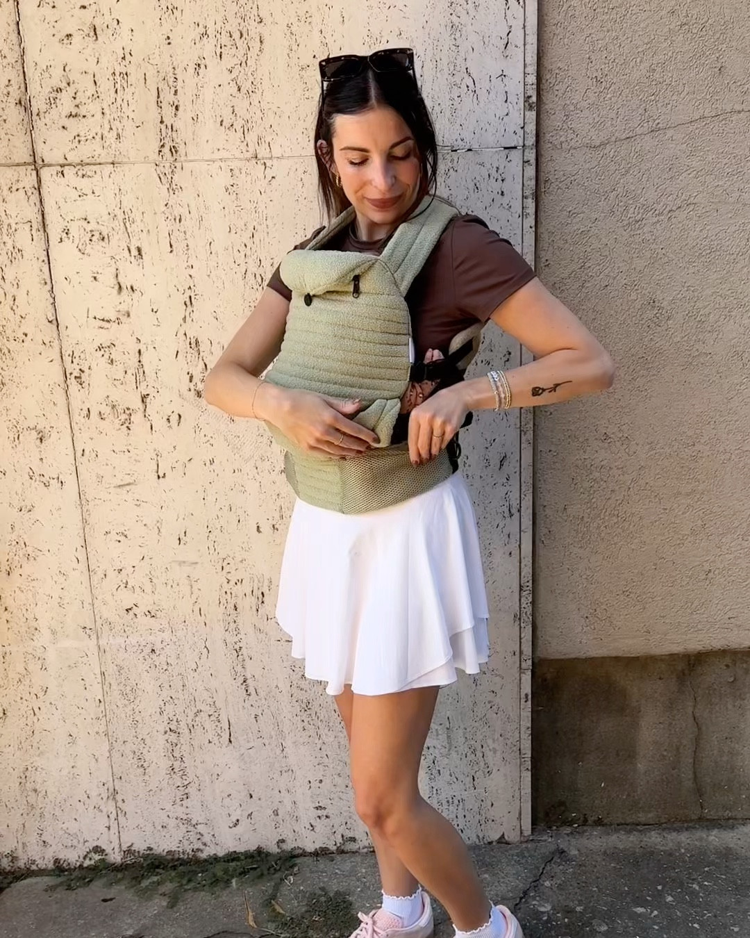 baby carryin’ might be my new fav activity 🥰 and ofc it’s gotta be chic! I’m loving this one from @bumpsuit — I just got an infant insert in this week to try out so that will help Viv sit up a little higher! 🫶🏼 also, this carrier comes in 10 different colors and they’re all so cute! 

Use code CHELSIE20 to save 20% site wide 🖤

#LTKBaby #LTKTravel #LTKVideo