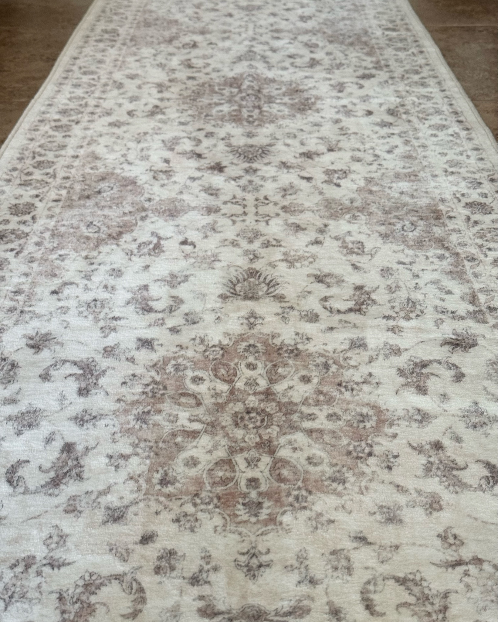 New WASHABLE runner one for our kitchen and one for our bathroom. Love that we can throw it in the wash! Haven’t tried it out yet but it’s beautiful! 😍🤍