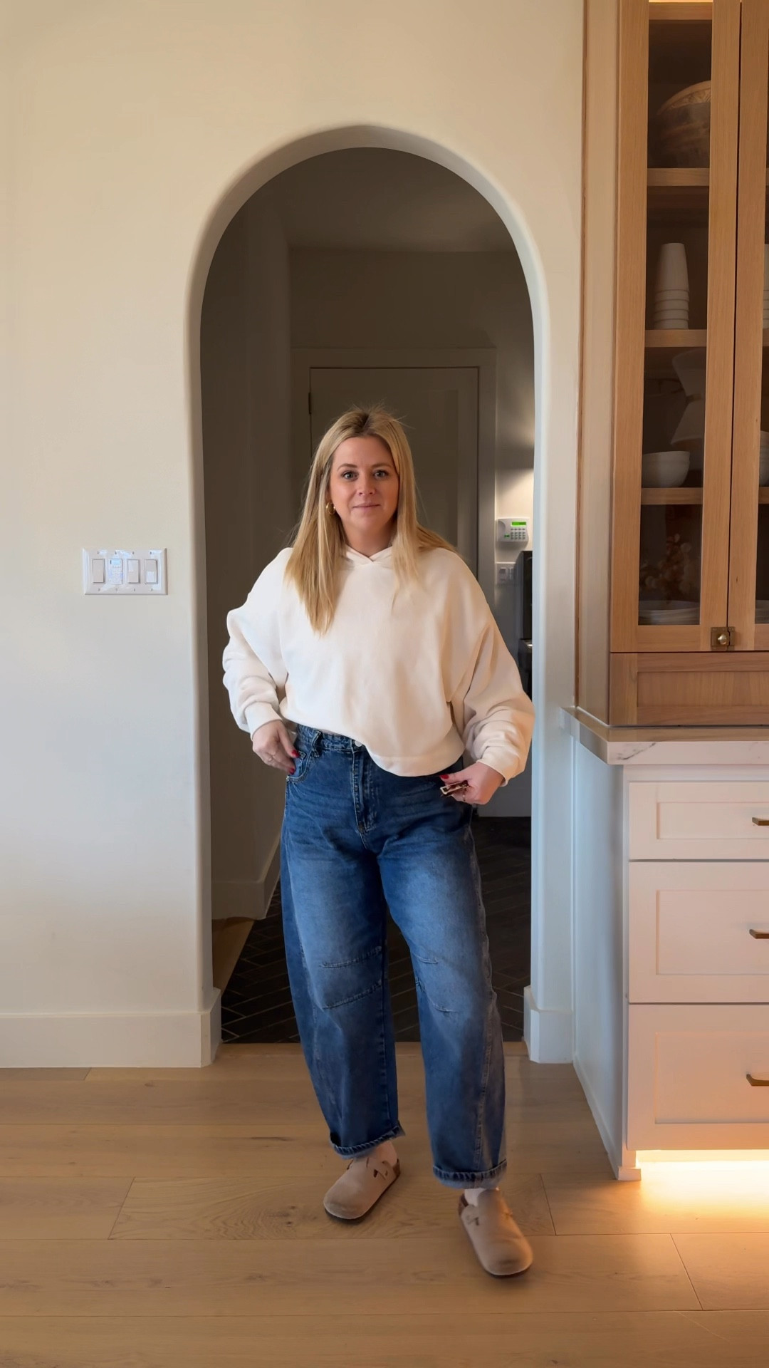 Monday OOTD🧸

Casual style | casual mom style midsize style | alo I Abercrombie | Birkenstock | outfit ideas

#casualstyle #casualmomstyle #midsizedtyle #alo #abercrombie #birkenstock #outfitideas
