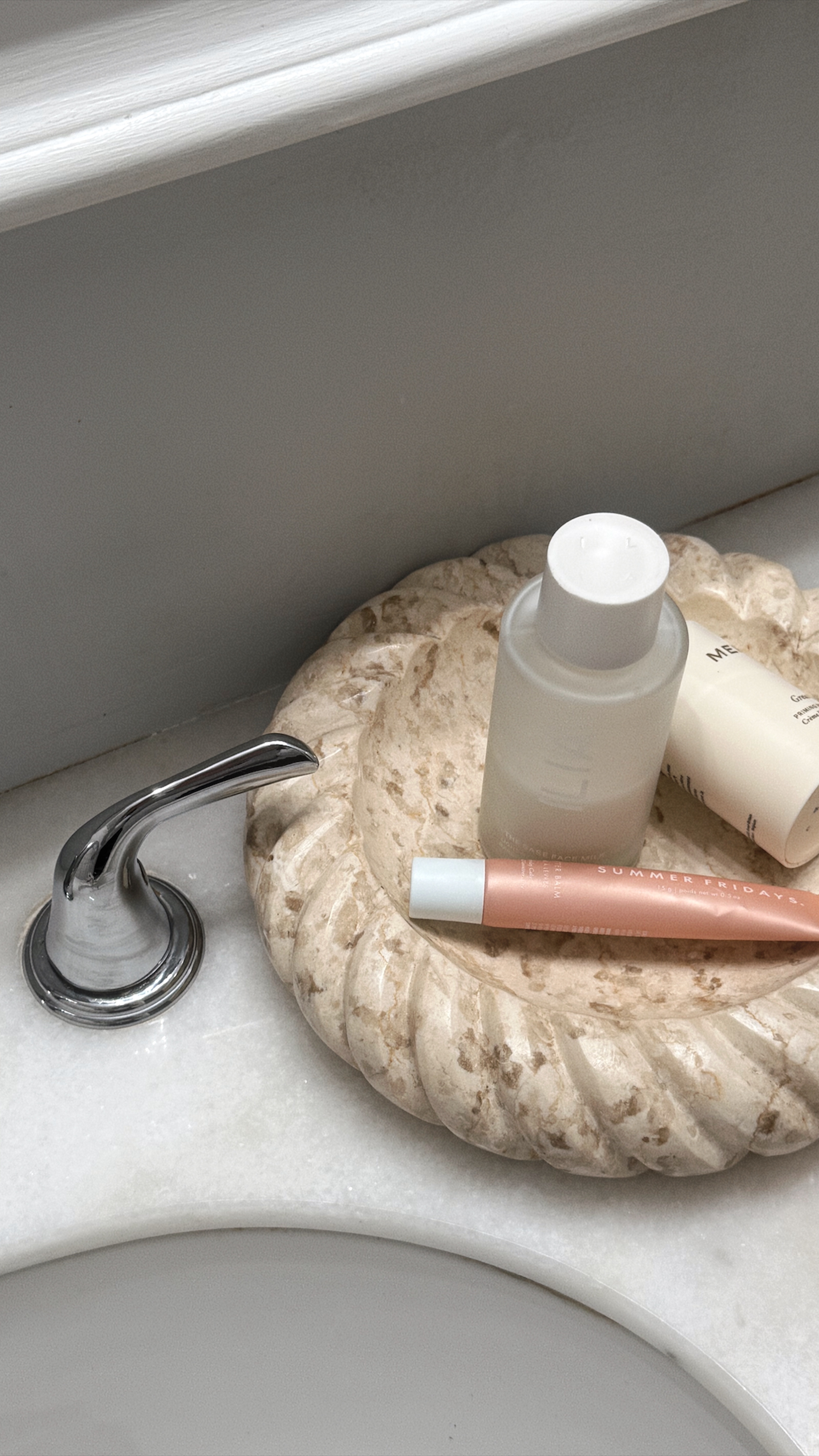 Sephora sale is coming up! Sharing my top skin, hair & body recs 💫 

@iliabeauty base face
@summerfridays jet lag serum & lip butter
@tatcha dewy skin cream
@olehenriksen pout preserve
@phlur deodorant
@daehair styling mist
@livingproofinc dry shampoo
@dysonbeauty air wrap 

ROUGE: 4/4-14 — 20% off
VIB: 4/8-4/14 — 15% off 
INSIDER: 4/8-4/14 — 10% off 

#sephorasale #beautyfavorites #sephorafavorites