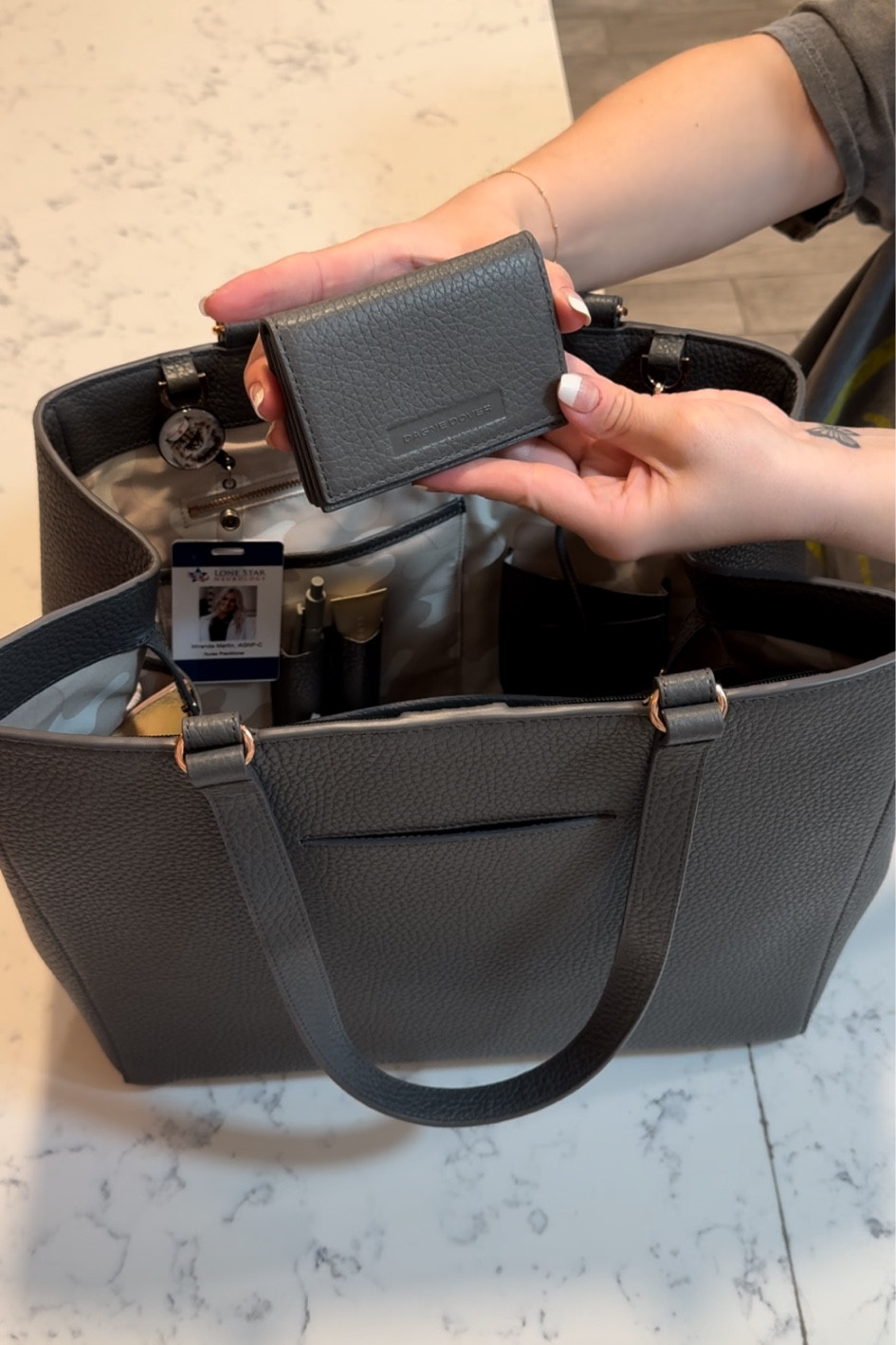 THE 👏🏻 BEST 👏🏻 WORK 👏🏻 TOTE & What’s in my bag work essentials! 

#LTKTravel #LTKWorkwear #LTKItBag