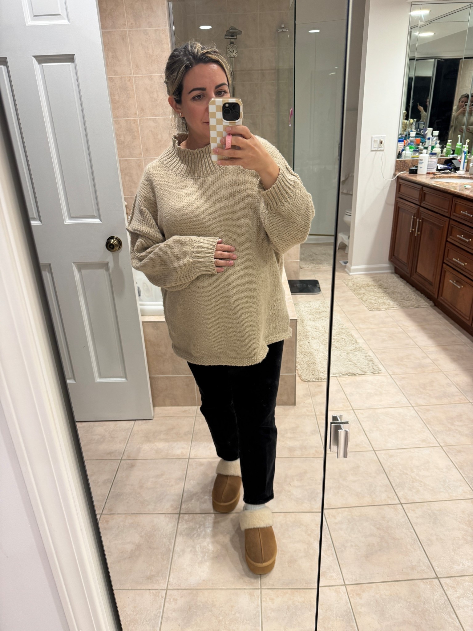 The comfiest maternity outfit! Sweater is from Amazon (not maternity) and jeans are a size 28 from Abercrombie. 

#LTKBump