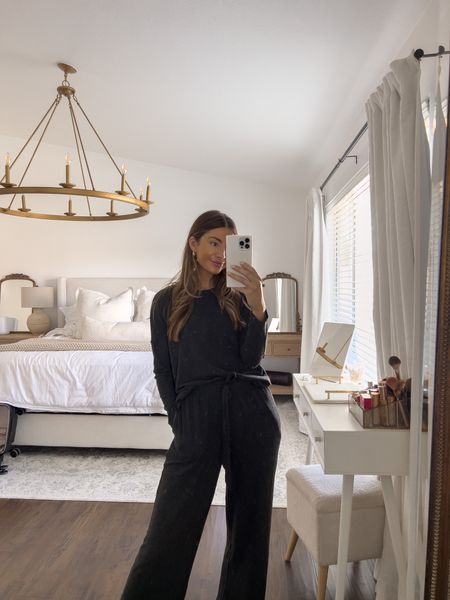 @WalmartFashion PJ’s for the win ☃️❄️🤍. Love this one & linking the other ones I love also!!! 👏🏽🤍 Wearing a small - this brand runs large so size down!  #WalmartPartner #WalmartFashion 

#LTKunder50 #LTKHoliday #LTKSeasonal