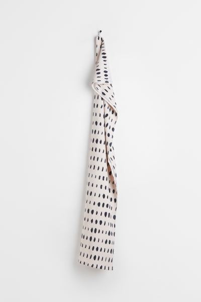 Patterned beach towel | H&M (US + CA)