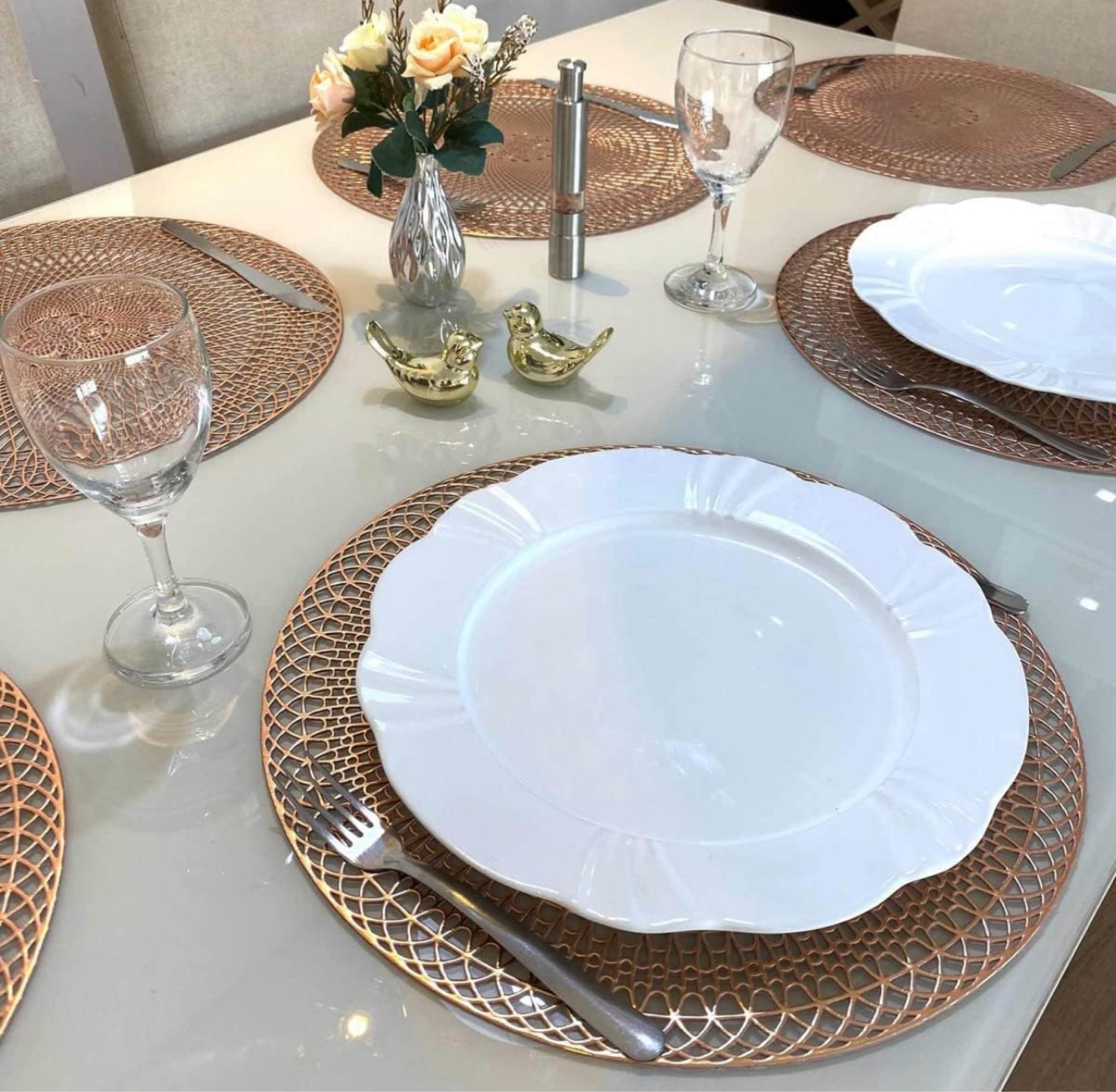 Venha surpreender na hora de está junto a família nessa linda mesa posta , com um toque de sofisticação e elegância 

Jogo Americano Redondo 6 Lugares Sousplat Mesa Posta (Modelo 5 - Rosê)


#LTKhome #LTKstyletip #LTKbrasil
