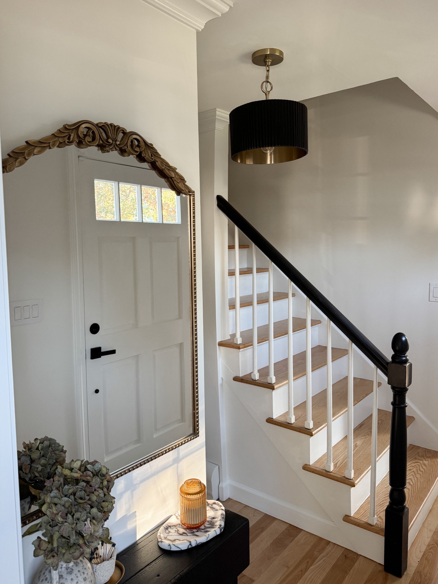 Entryway table decor & statement light fixture for a small space #entrywaytable |homeinspo | entryway makeover 

#LTKHome #LTKFindsUnder100 #LTKStyleTip