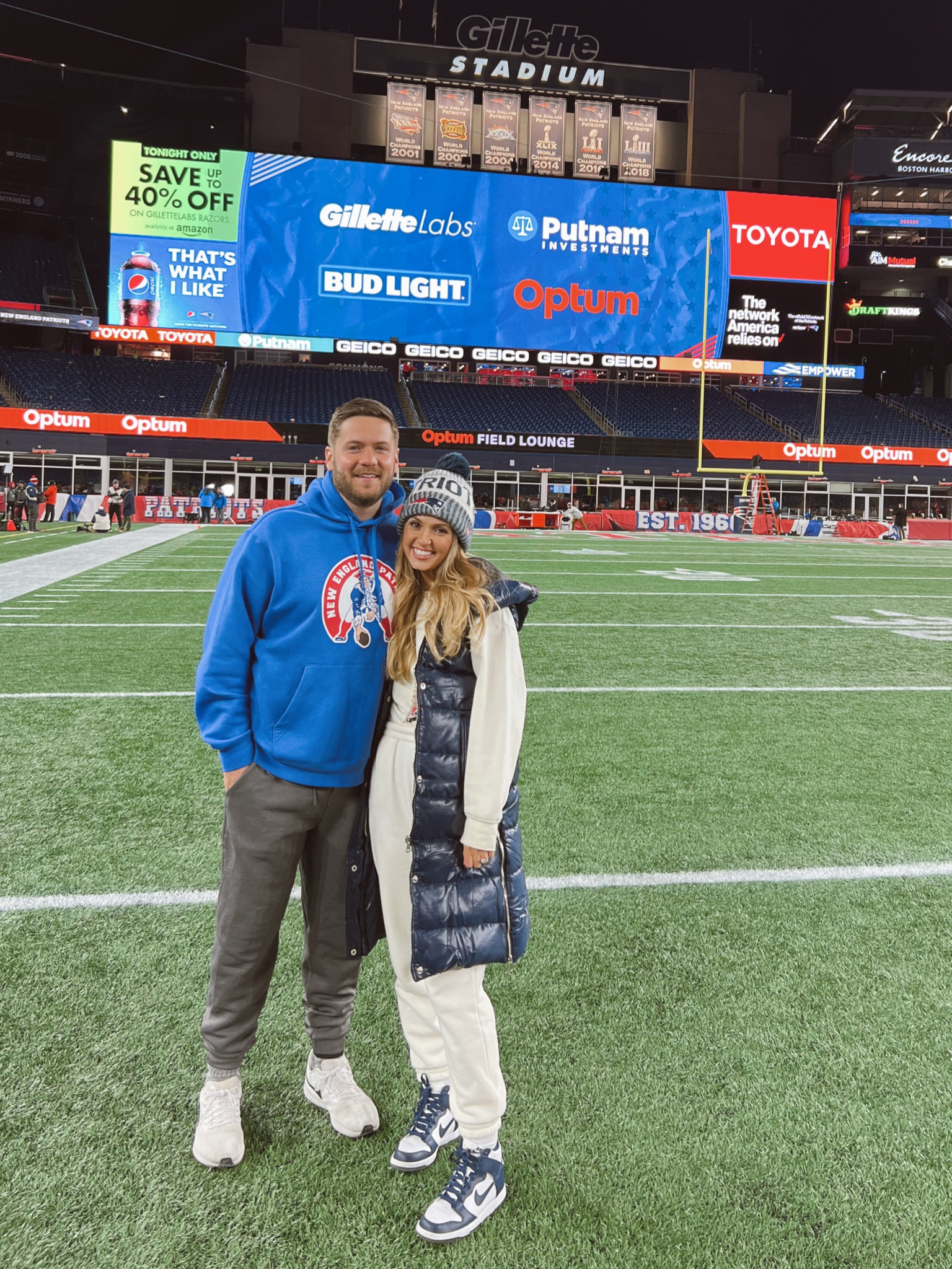 Patriots TNF game ❤️💙 NFL football game outfit.. sweat set is Zara
Nike dunks
Matching set
Oversized vest

#LTKstyletip #LTKsalealert #LTKSeasonal
