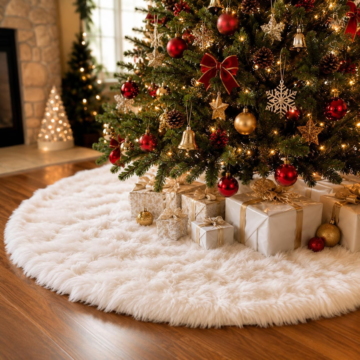 YEAHOME Christmas Tree Skirt, 48 Inch White Soft Faux Fur Tree Skirts Plush Christmas Decorations, White Ornaments Christmas Tree Skirts Xmas Decorations Indoor Holiday Party Decor | Amazon (US)