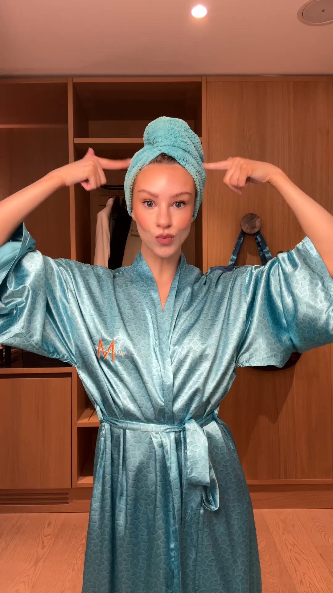 How to get glossy healthy hair this summerr

#LTKbeauty #LTKsummer #LTKgiftguide