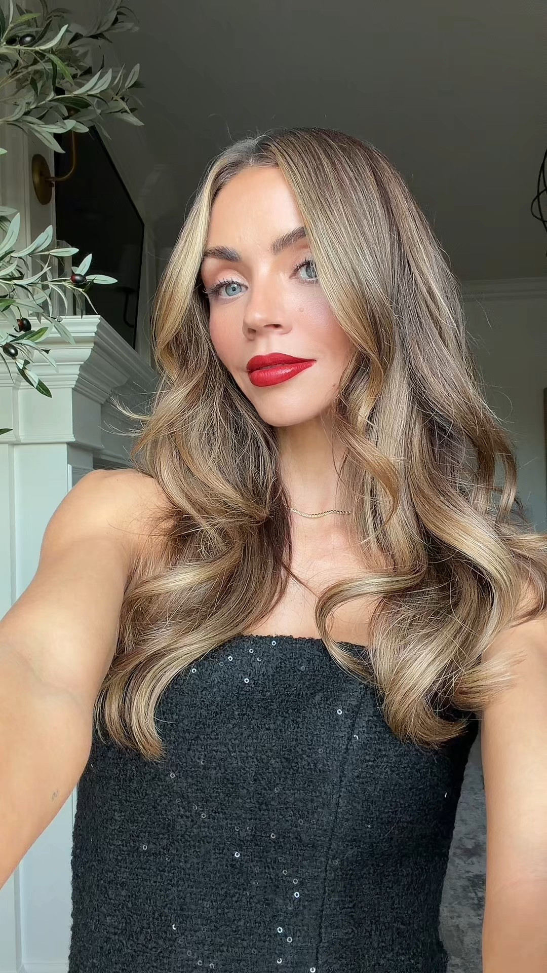 Perfect holiday red lipstick 

Shade: Berry Bordeaux 💄 