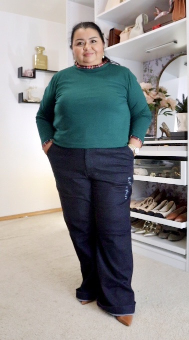 J Crew Factory jeans & festive cuffed t-shirt.  Pants are a size 35 with a 30” inseam, shirt is a size XXL.

#LTKPlusSize #LTKSeasonal #LTKHoliday