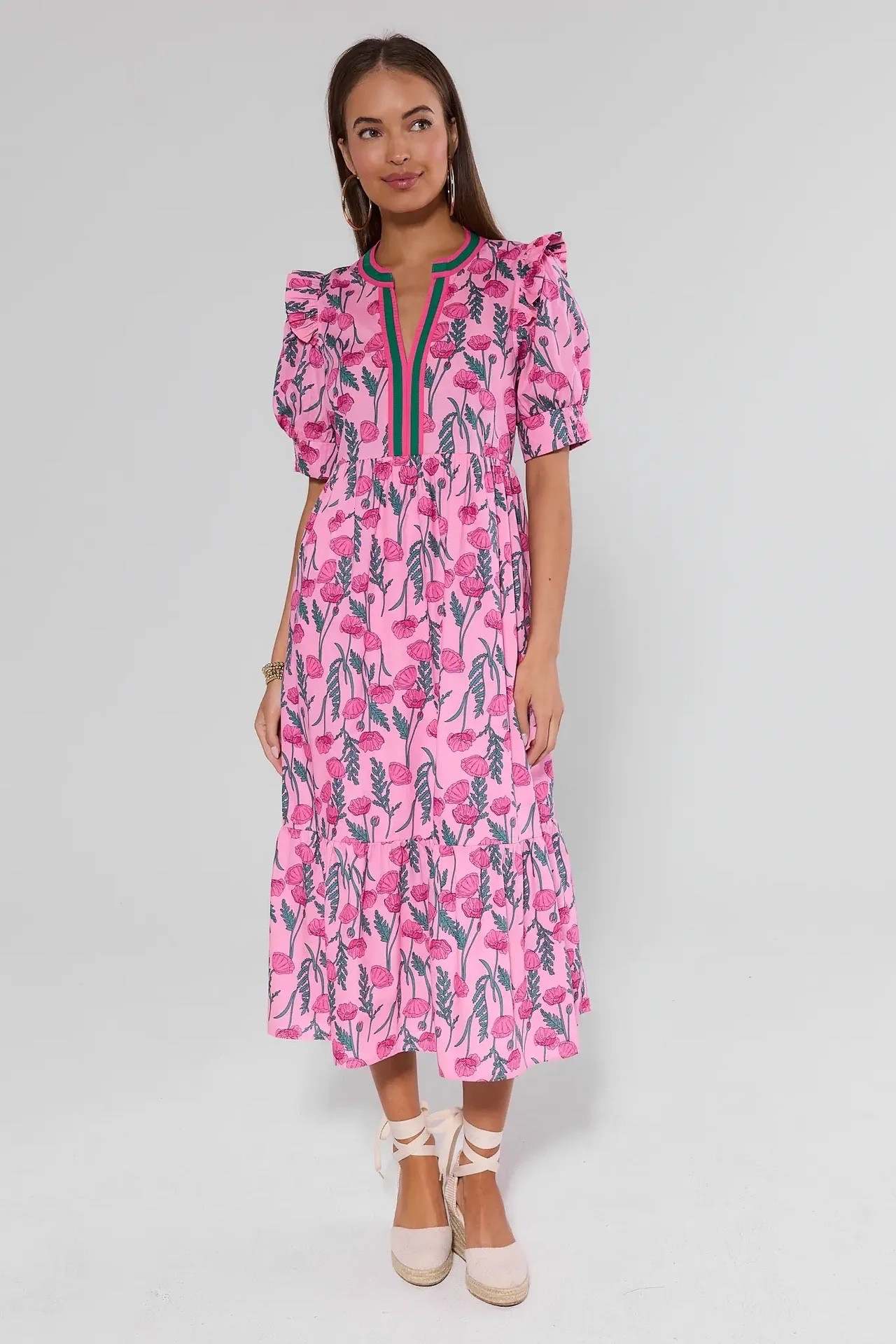 If you’re still looking for an Easter dress, Avara has their site 25% off today!

Rosalyn Pink Floral Midi Dress

#LTKootd #LTKSaleAlert