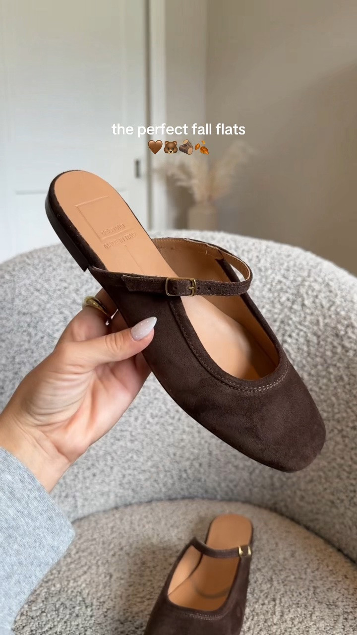 Found the cutest fall flats 🤎 I’ll have them linked on my LTK.


#fallshoes #flats #fallflats
