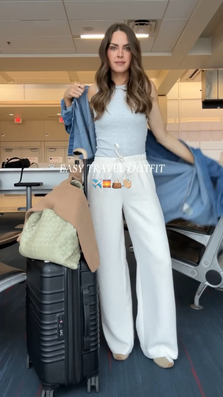 TRAVEL DAY OUTFIT ✈️✨
Size small in everything



#LTKootd #LTKTravel #LTKvlog