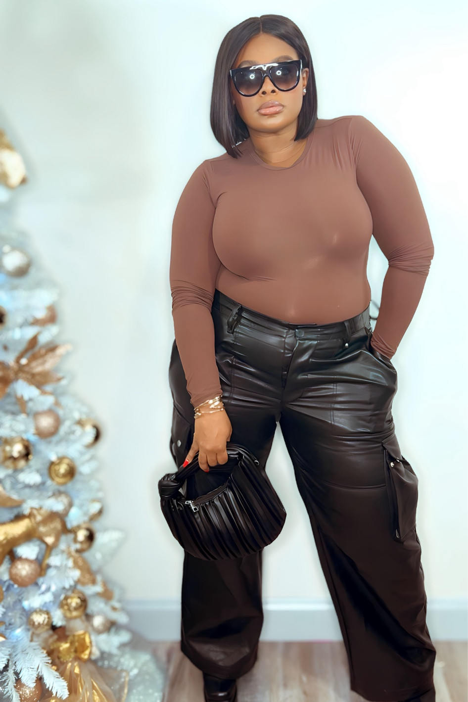 Causal leather pants 
with basic bodysuit 

#LTKfindsunder100 #LTKmidsize #LTKfindsunder50