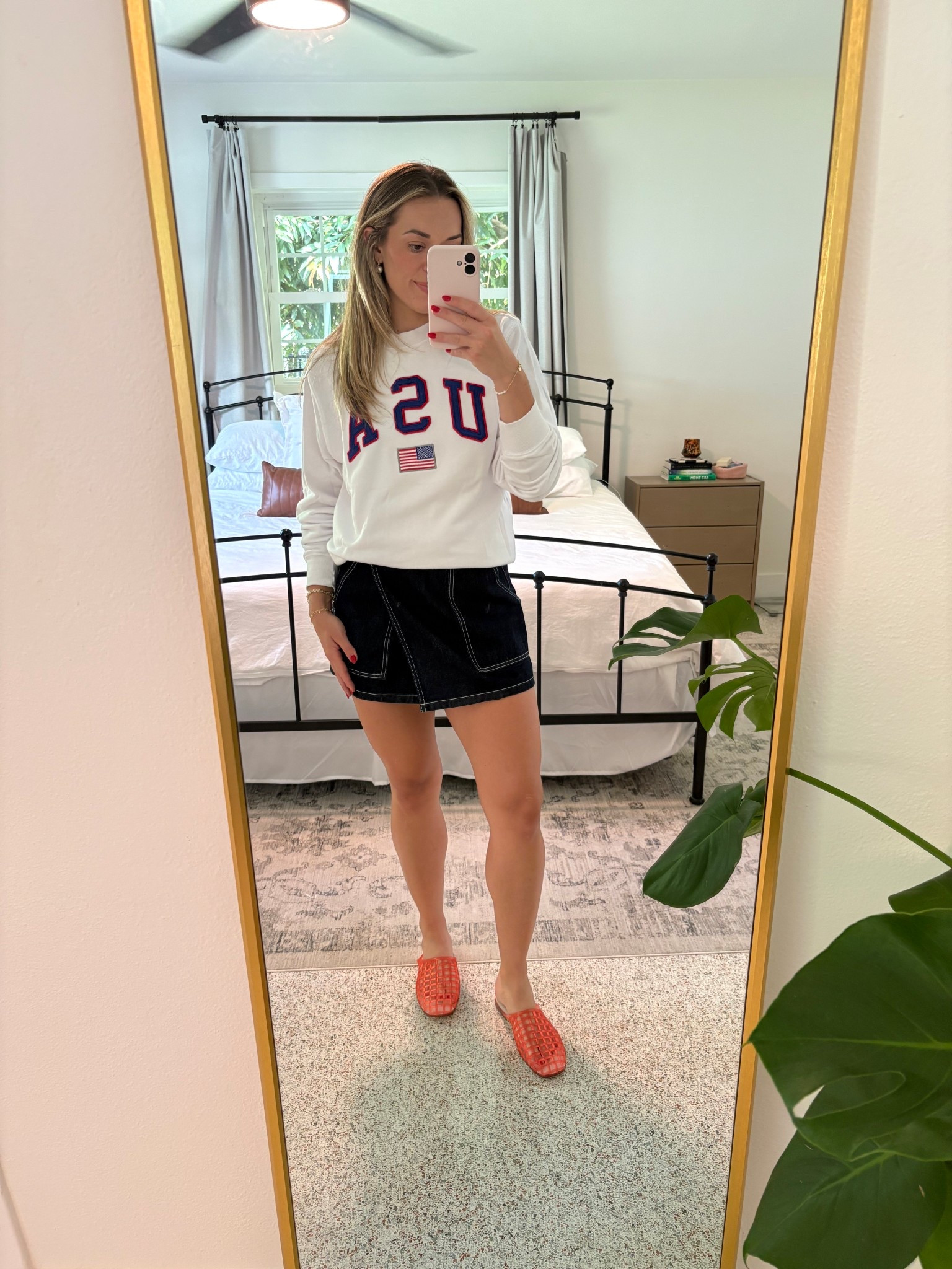 What to wear: 4th of July 

Medium in sweatshirt 

#LTKSaleAlert #LTKFindsUnder50 #LTKSeasonal