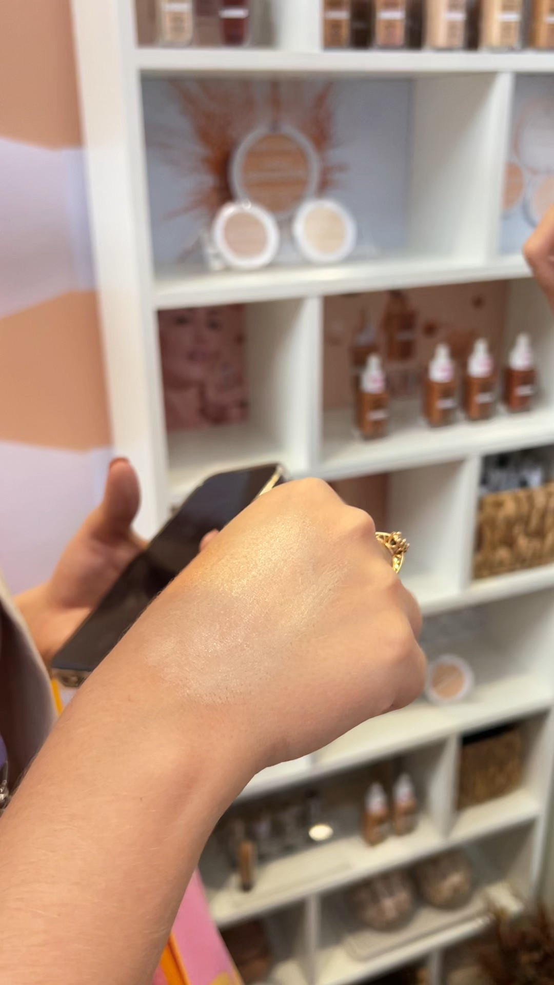 Iluminador em bastão. Wet n Wild Mega Glo Makeup Stick When The Nude Strikes também pode ser usado como contorno, blush e corretivo.

#LTKbrasil #LTKbeleza #LTKpromo