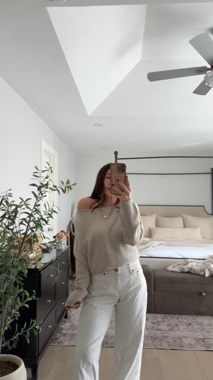 Got this sweater in two colors. Wearing size XS @abercrombie

#LTKootd #LTKstorytime #LTKSeasonal