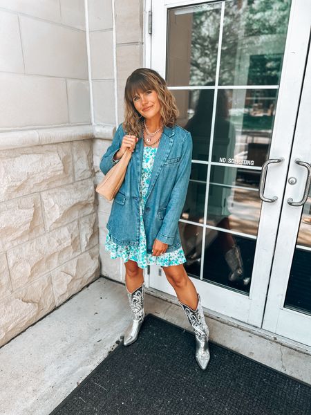 This dress is so good!!! I love how it looks with the blazer and boots!!🩵💚🌴🦋

Blazer/ s tts 
Dress/ m but would of got small if they had it
Boots/ 8 tts 

Aerie 
American eagle 
Dress
Outfit inspo
Summer style 
Vacation outfit
Spring outfits 
Floral dress
Denim blazer 
Cowgirl boots

#LTKShoeCrush #LTKItBag #LTKFindsUnder50