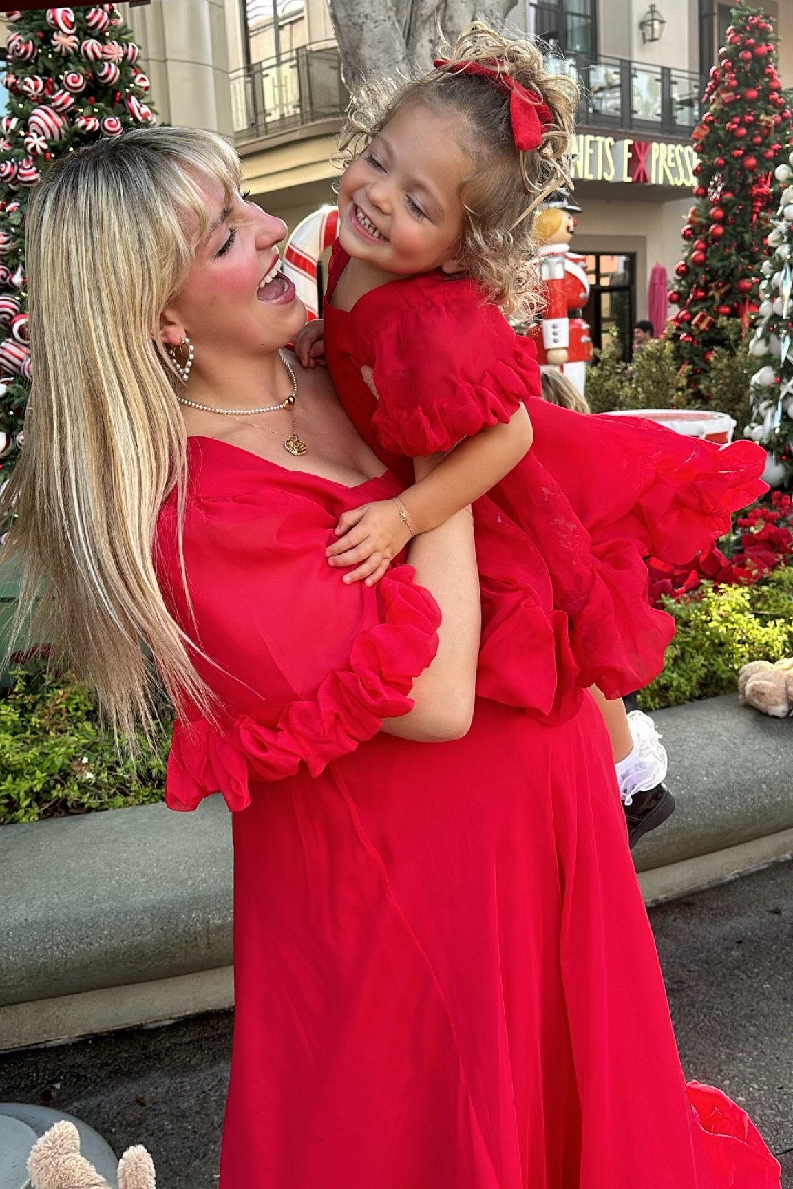 up to 70% off sitewide for ivy city dresses! code RYDELFUNK stacks on that!! 

#LTKCyberWeek #LTKHoliday #LTKSaleAlert