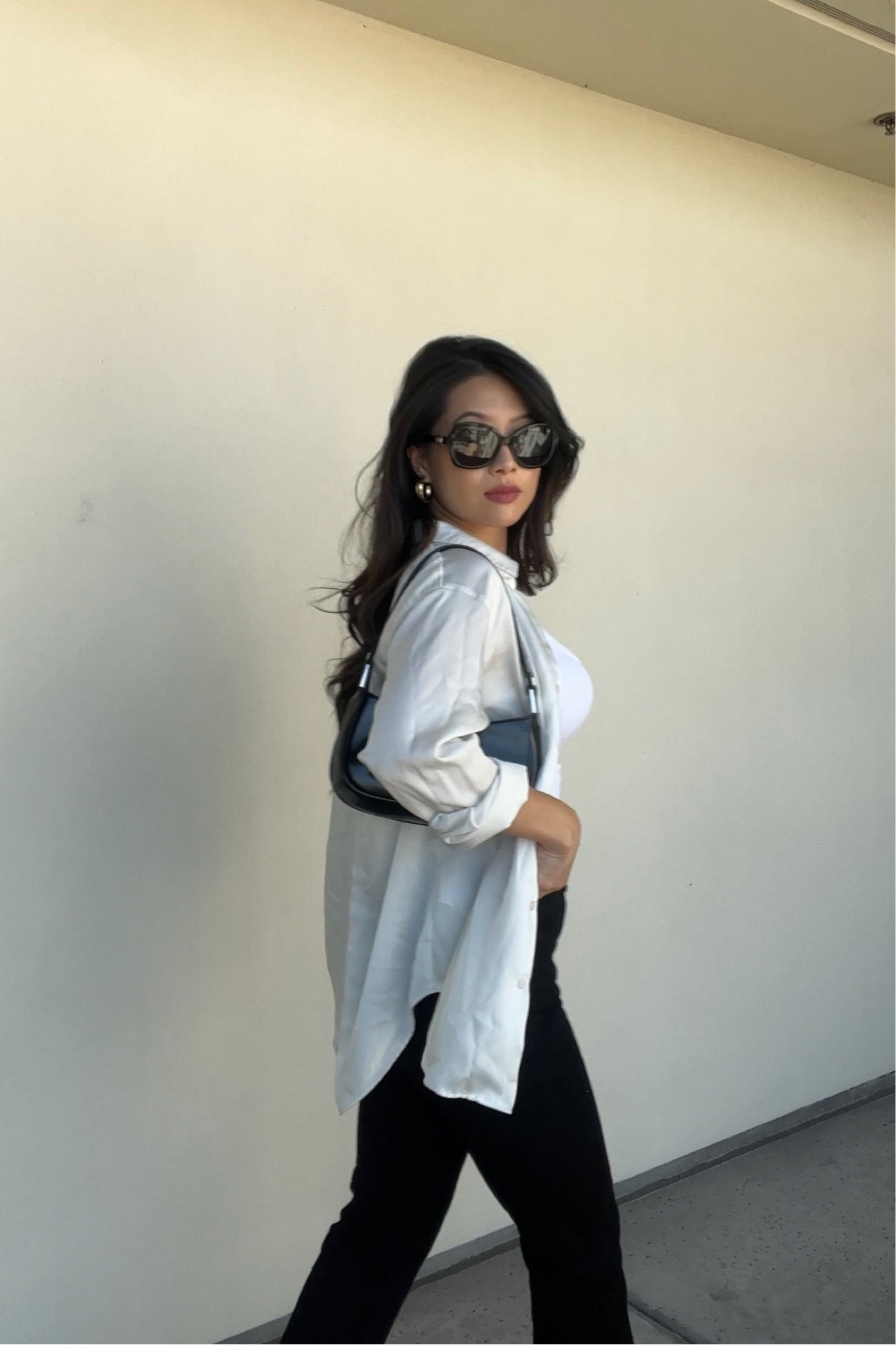 Back to basics 🖤 

Black Cropped mid rise bootcut jeans from ZARA 8246/249 
Size 4, 5’2 


Fall transitional outfits, Fall outfit inspo, Fall ootd, casual ootd, minimal style, minimalistic, dressy casual, classy outfits, satin button up, satin top, black and white, ZARA jeans, Calvin Klein, Coach sunglasses, Amazon fashion, workwear ideas, capsule wardrobe essentials 

#LTKworkwear #LTKfindsunder100 #LTKstyletip