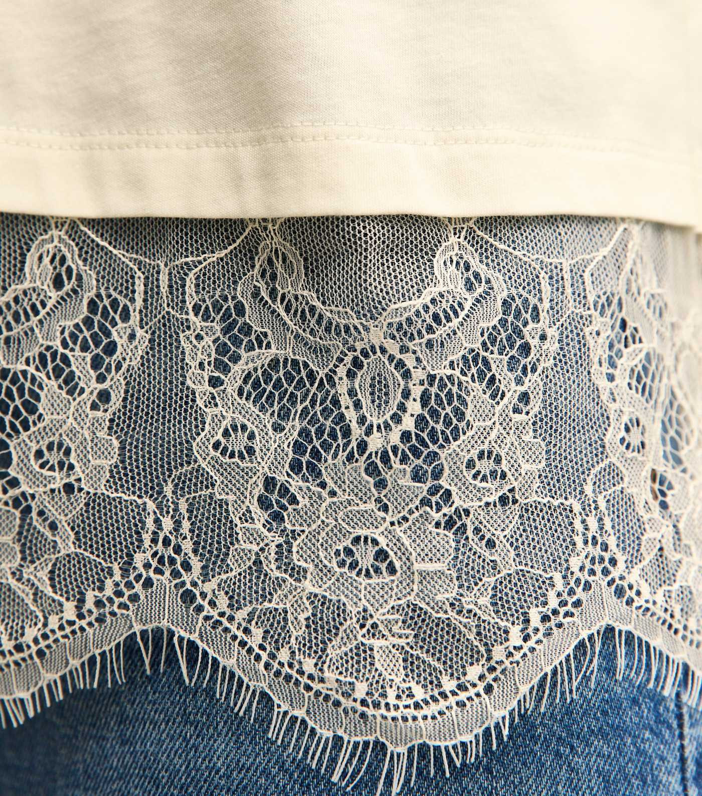 White Lace Hem Boxy T-Shirt | New Look | New Look (UK)