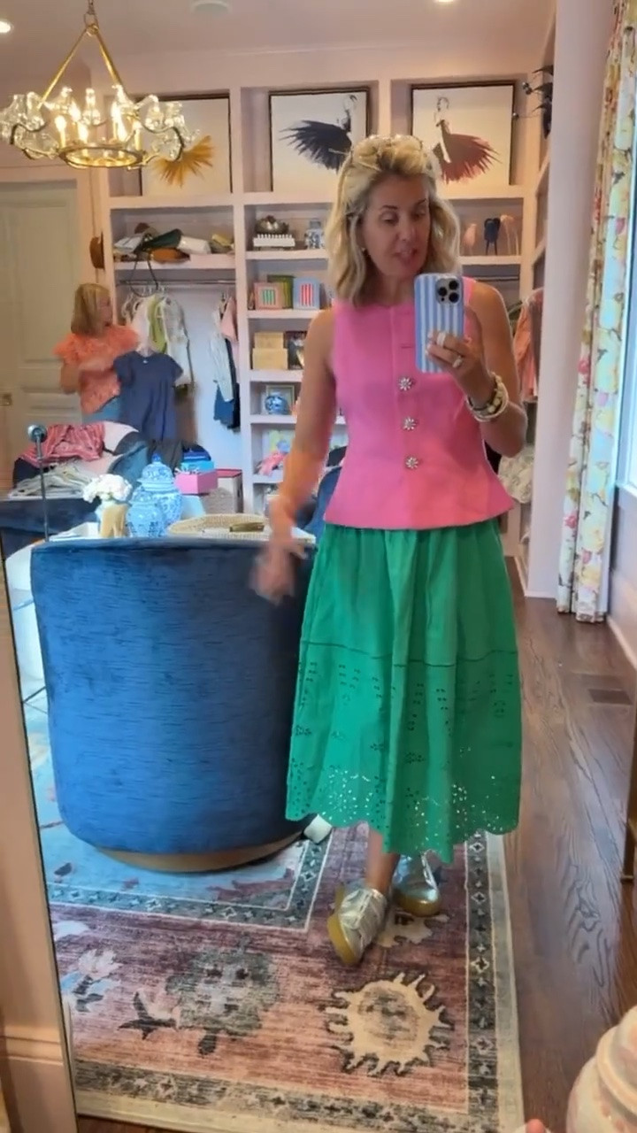 Can you even with this top and this skirt is now $30!!! 
Top - 2
Skirt - xs
Sneaker - 8 
CODES:
Boden - WXNW
Allie + Bess - Catherine20
Loopy - mixandmatchmadness