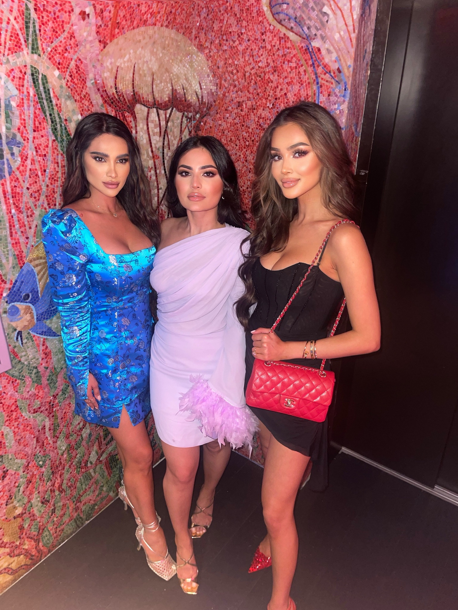 Sexy fish, girls night out! #gno #miami #nightout #dress #cluboutfit #blackdres #chanel 
