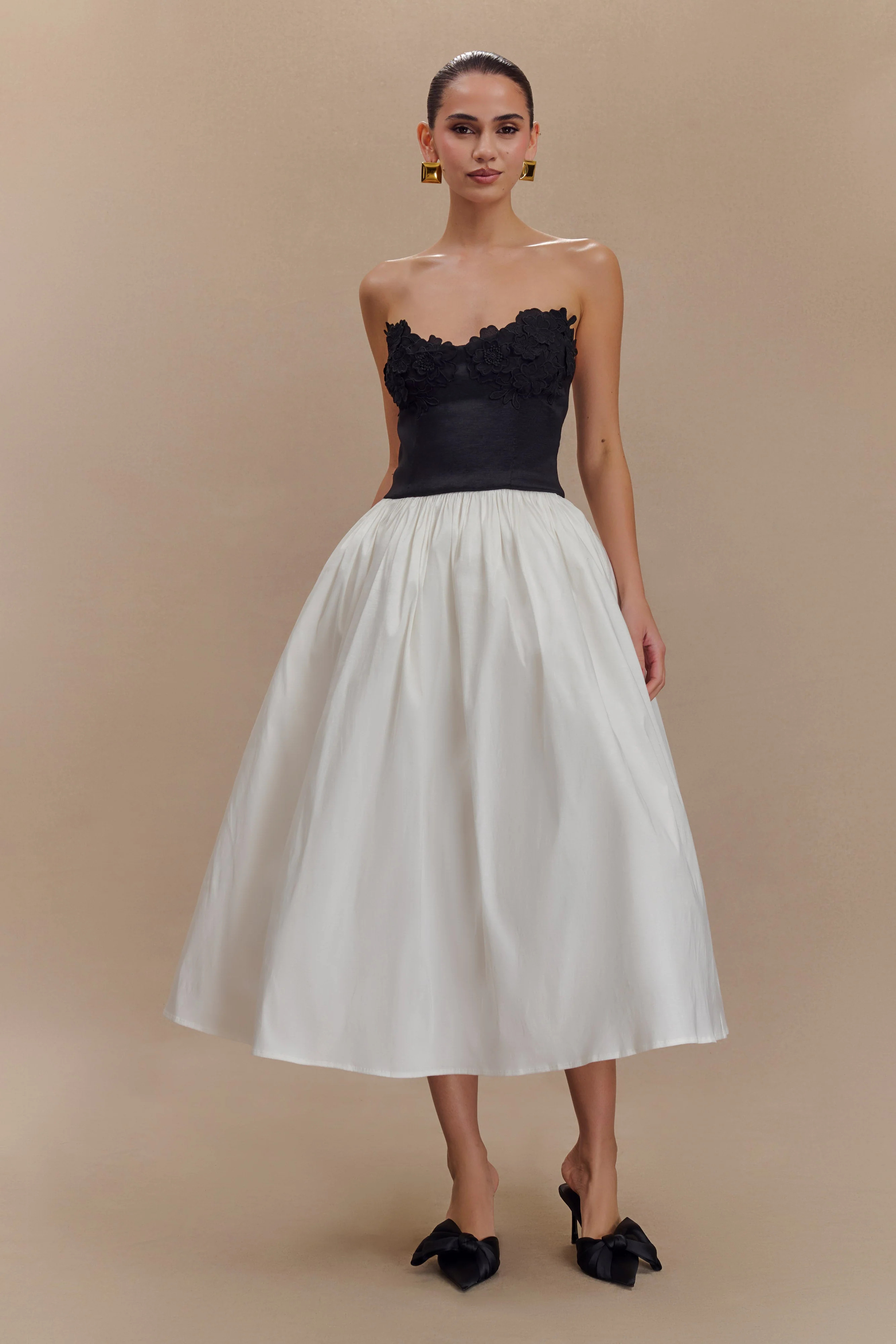 Elyssa Embroidered Contrast Midi Dress - Black/White | MESHKI US