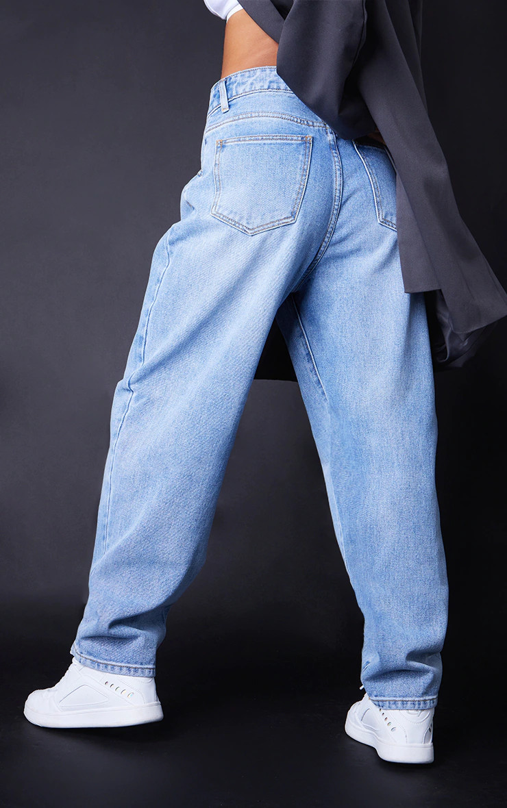 Petite Jean boyfriend très délavé 71 cm | PrettyLittleThing (FR)