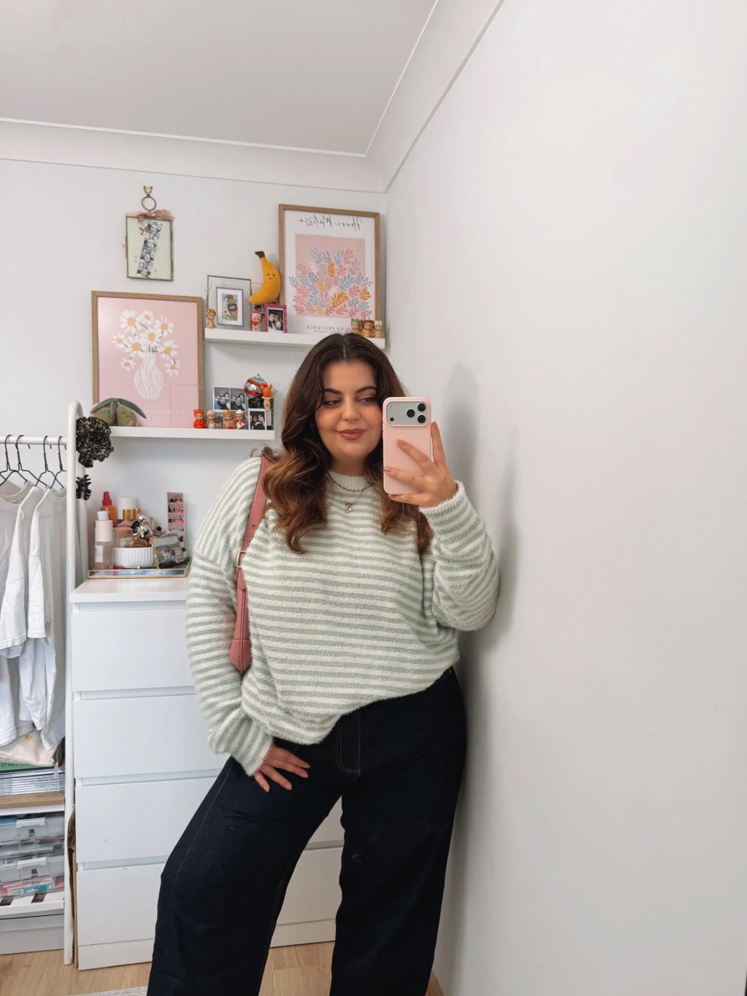 Green and cream oversized jumper with barrel leg jeans 👖 

Dark barrel leg jeans, barrel leg jeans, dark blue barrel leg jeans, stripe jumper, oversized jumper, pink handbag 

#LTKuk #LTKspring #LTKmidsize