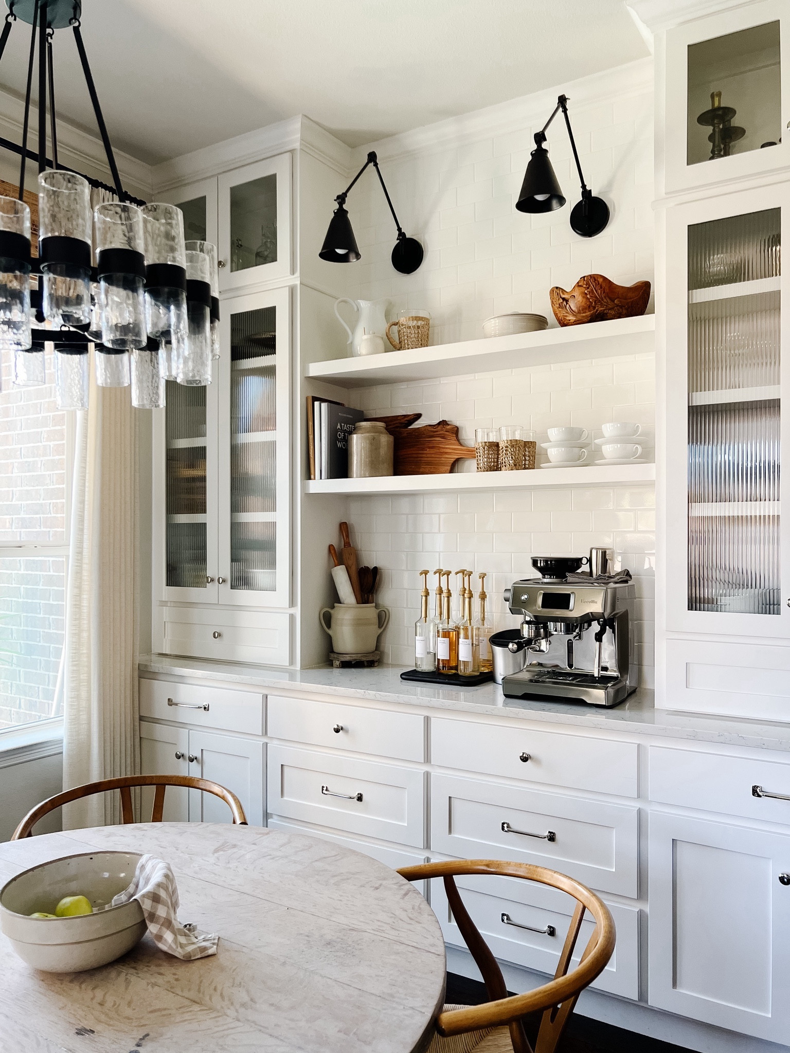 The functional decor pieces I use to style our open kitchen shelves



#LTKhome