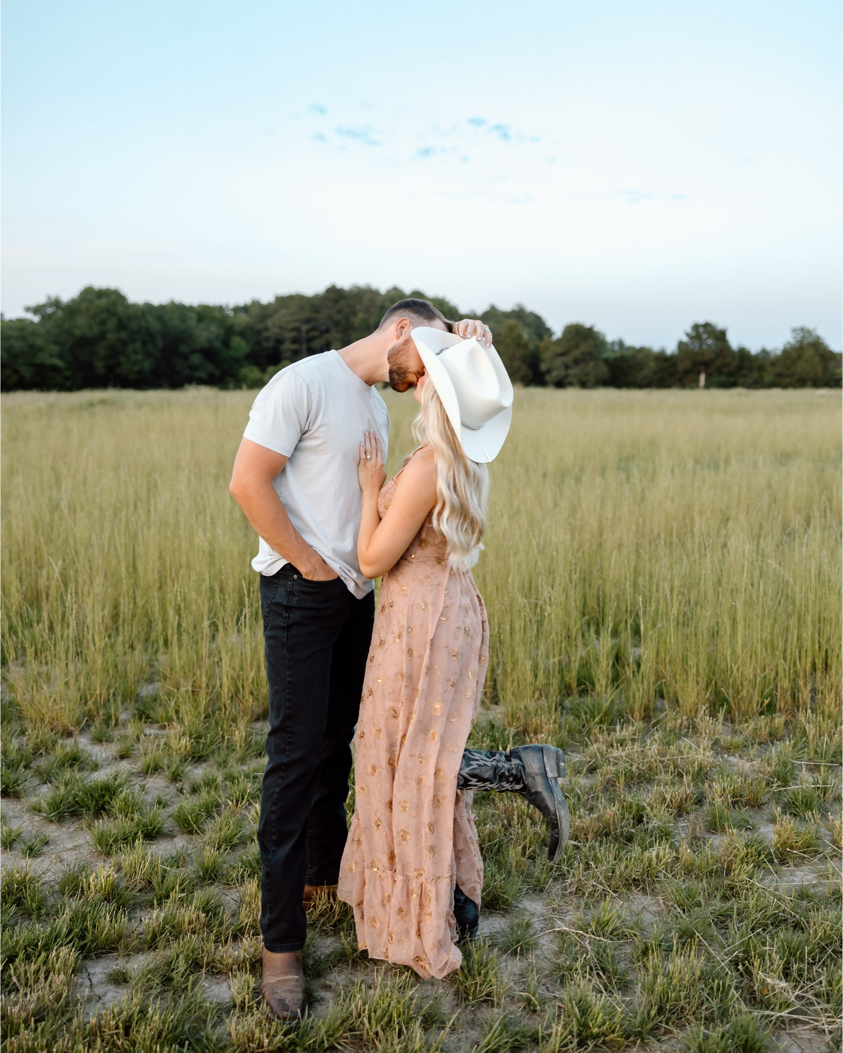 couples photoshoot outfit, family photos, bride to be, engagement photos 



#LTKBump #LTKWedding #LTKMens