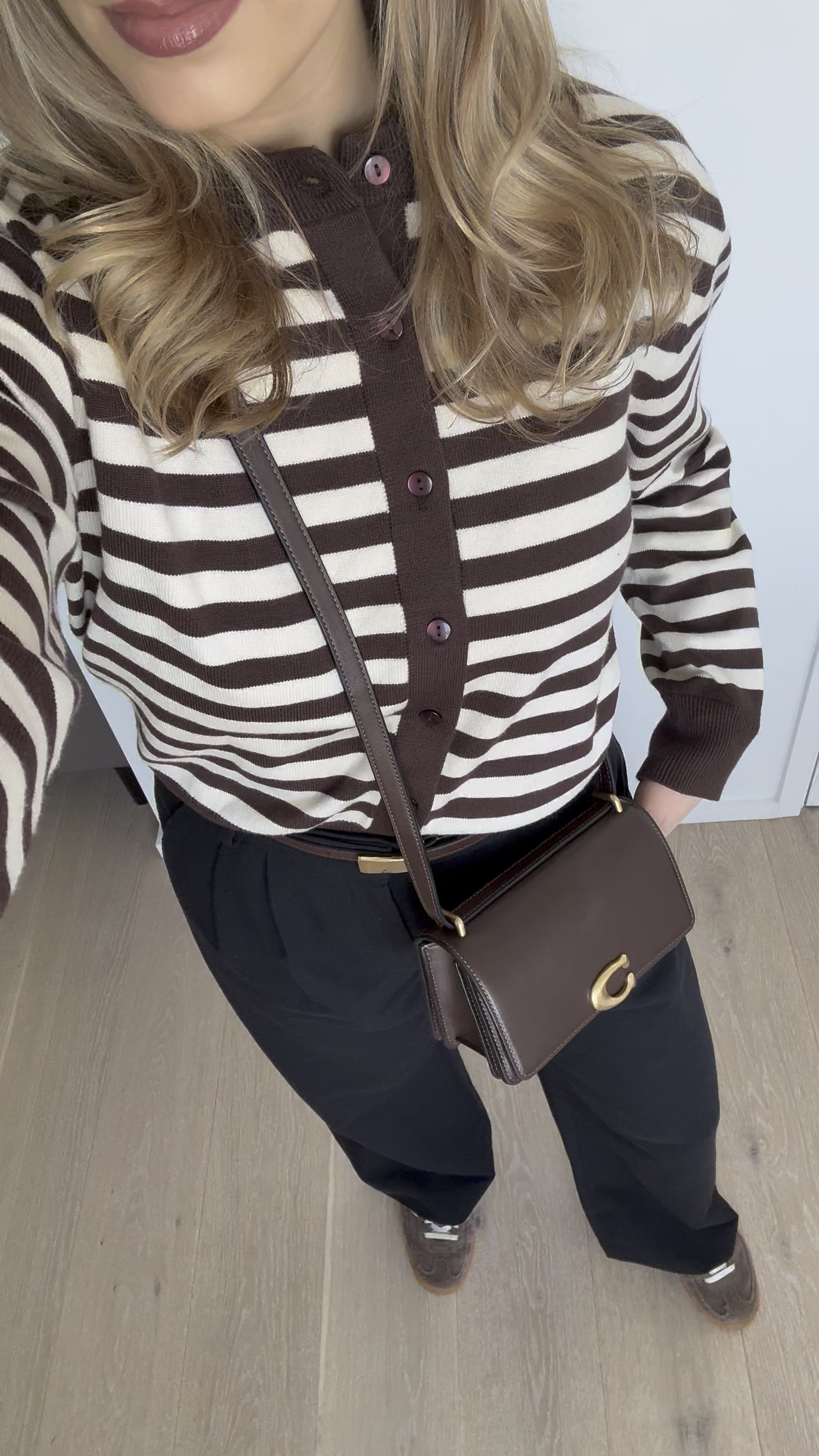 🤎🖤

Zara cardigan: 5536/019/087

Zara new in, coach bag, chocolate brown, workwear, transitional outfit, Sloane trousers

#LTKworkwear #LTKuk #LTKspring