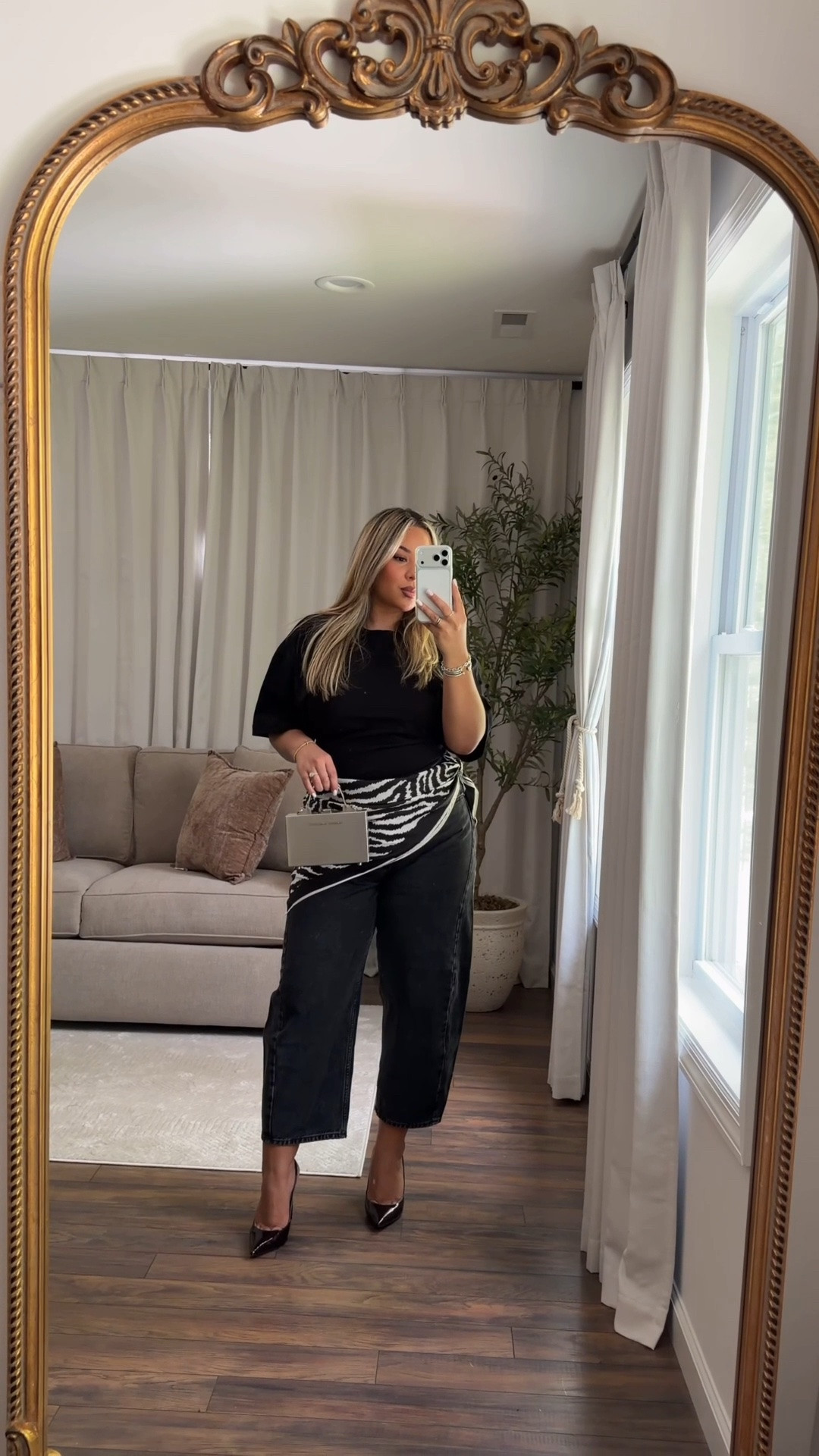 A simple base + some accessories to elevate ✨ 

Tee: L (it’s got a cinched waist, I could’ve went down to M for a more snatched fit) 
Jeans: 31 Curve Love (short)

#LTKSeasonal #LTKMidsize #LTKootd