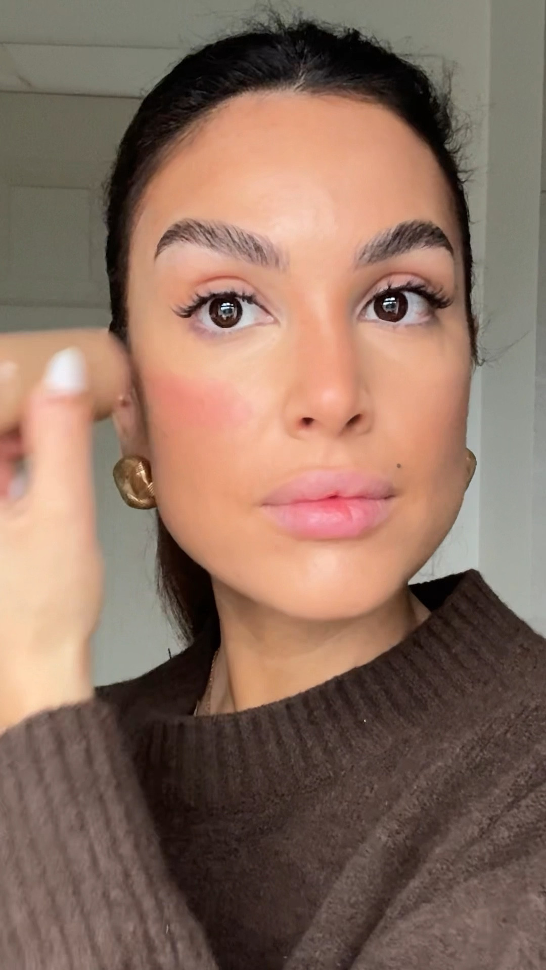 This whole look! Love it🤍 
Be sure to click correct shades when clicking link!
Shades- 
Foundation- 7.8
Concealer- Cashew
Contour- truffle
Brow pencil- medium brown
Blush- freckle
Cream shadow- social
Liquid shadow- 36M
Powder bronzer- soleil riche
Pressed powder- pink bubble
Lip liner- ice latte
Lipstick- blankety
Lipgloss- honey

Everything else linked also🤍

#LTKbeauty