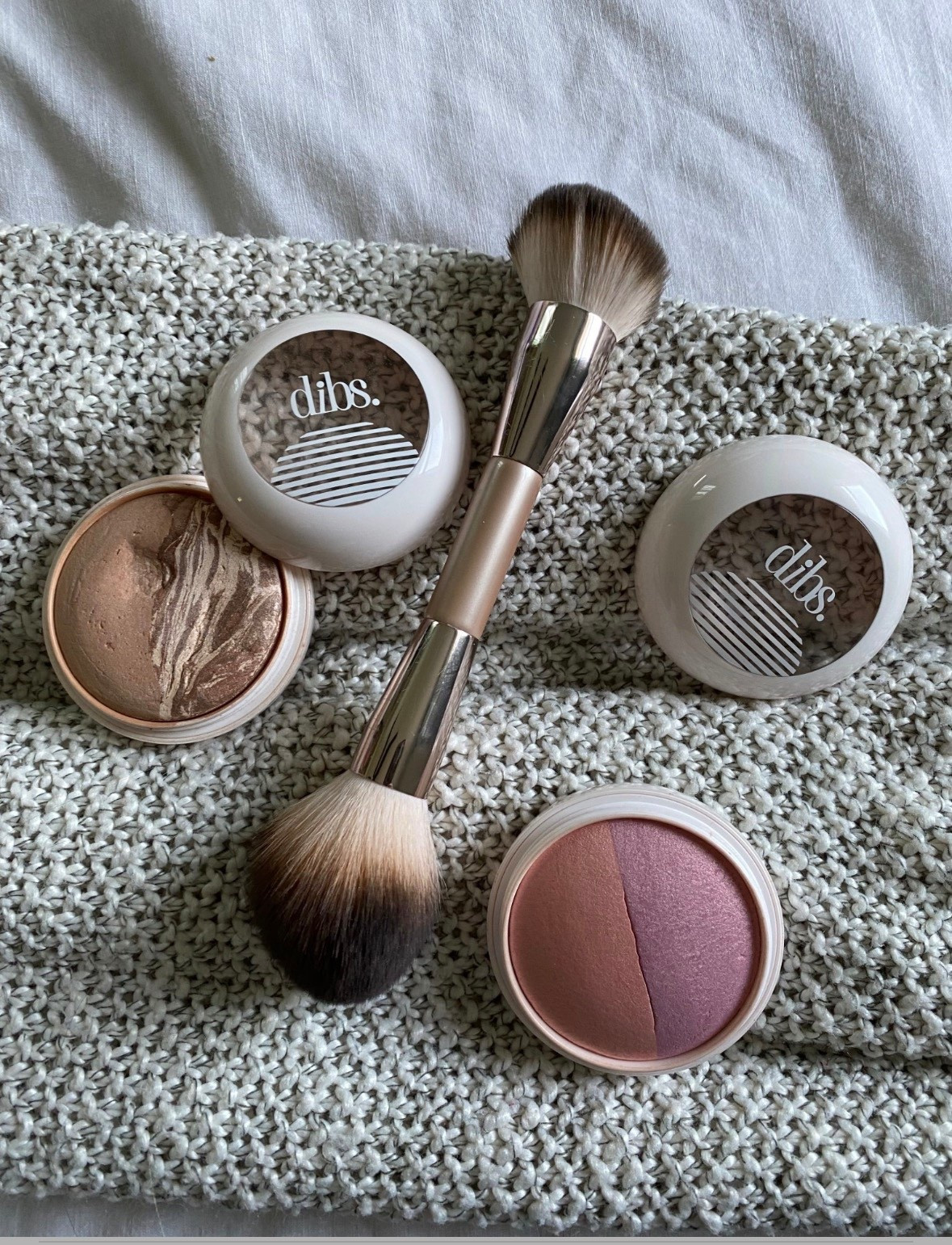 The dibs beauty baked bronzer and blush are such great quality. I love this dual ended brush for both cream products and powders 


@DIBS Beauty 



#LTKgrwm #LTKBeauty #LTKSeasonal